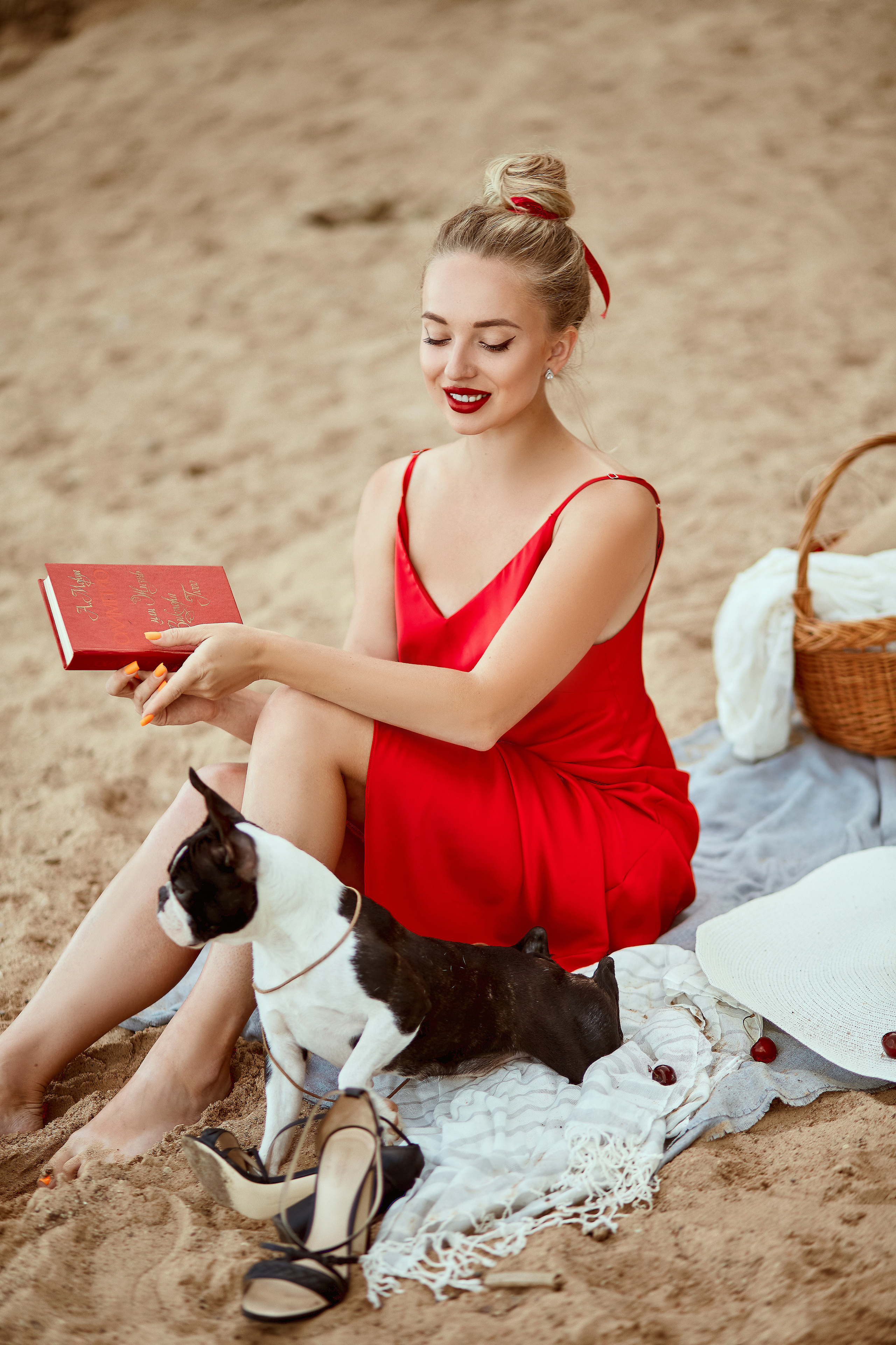Фотосессия в красном платье на пляже. Фотограф в Минске Анна Кучинская