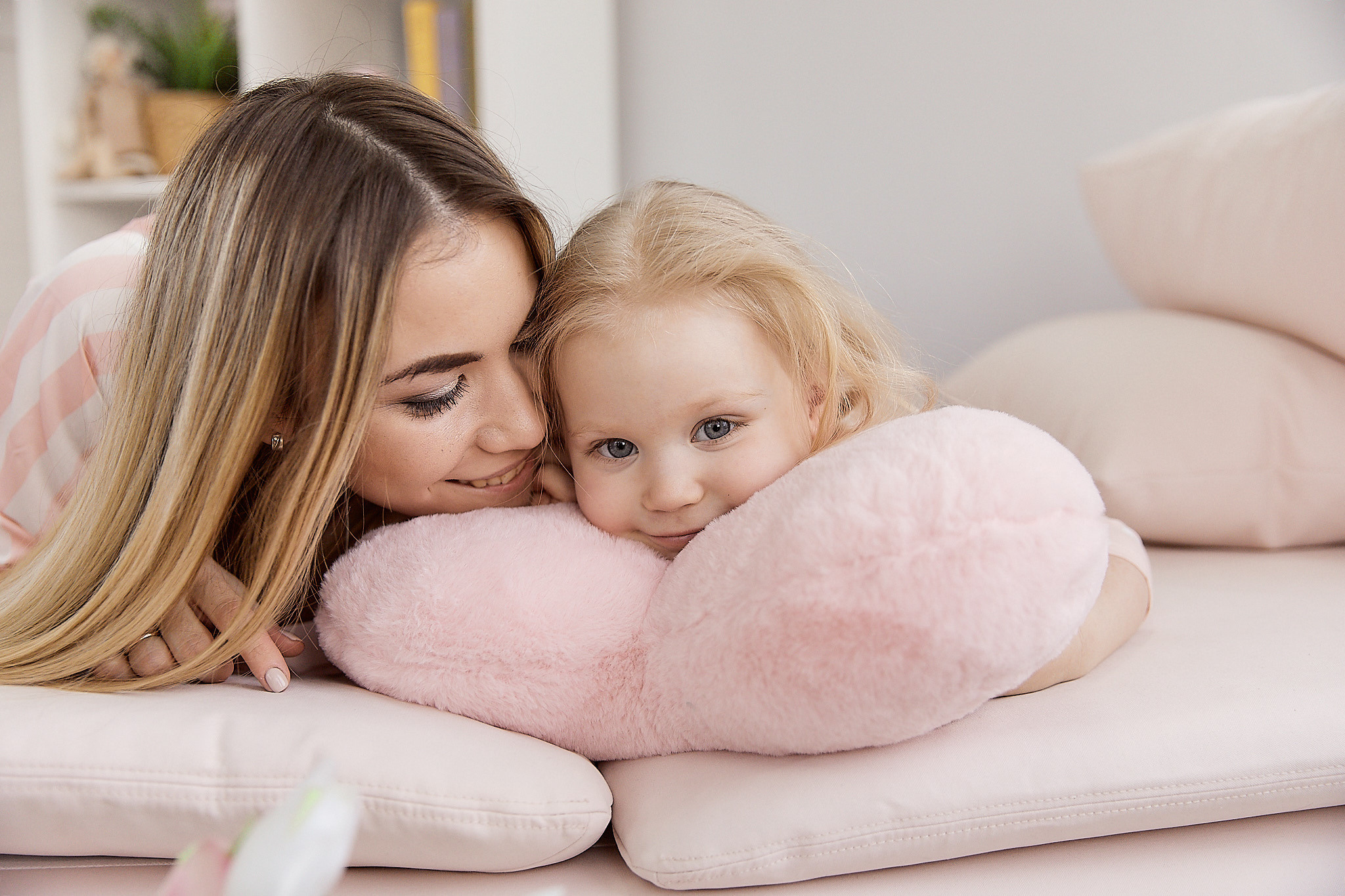 Мама и дочка в пижамах. Фотограф в Минске Анна Кучинская