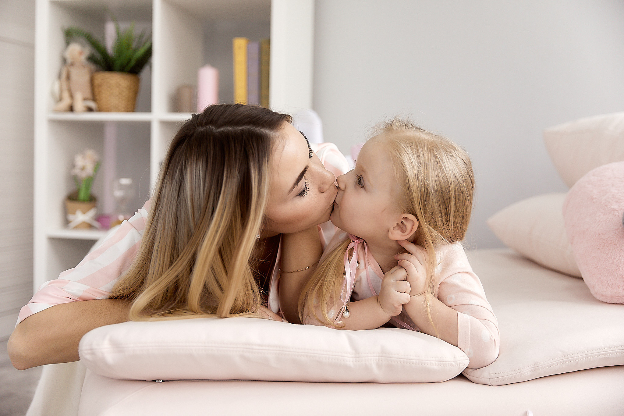 Мама и дочка в пижамах. Фотограф в Минске Анна Кучинская