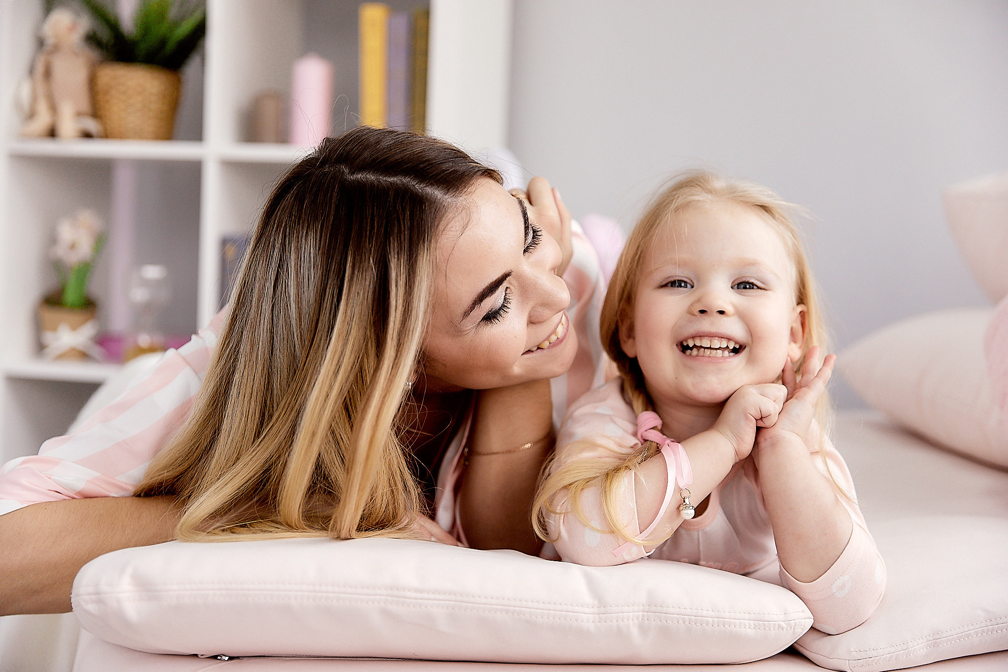 Мама и дочка в пижамах. Фотограф в Минске Анна Кучинская