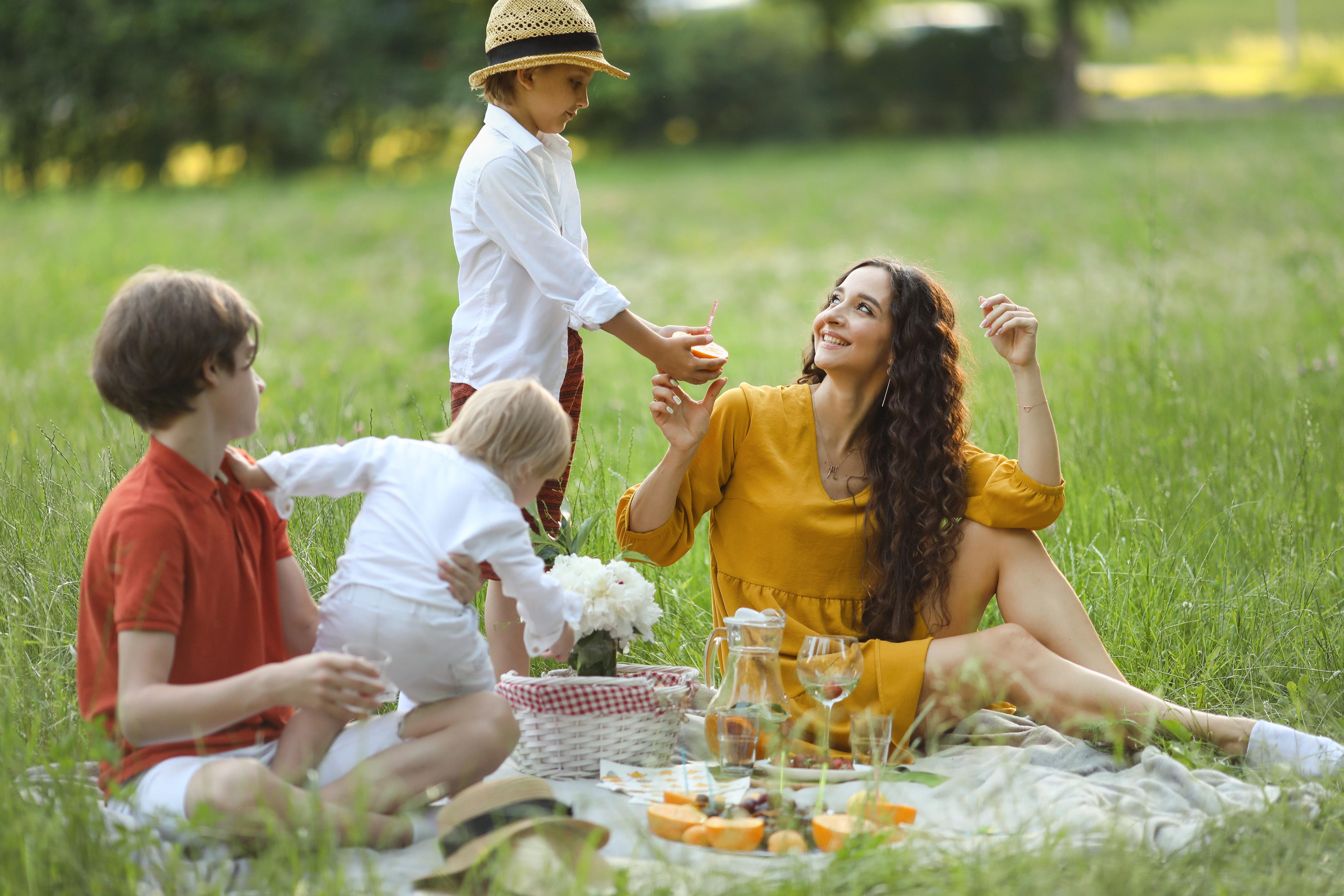 Семейный пикник в городе. Фотограф в Минске Анна Кучинская