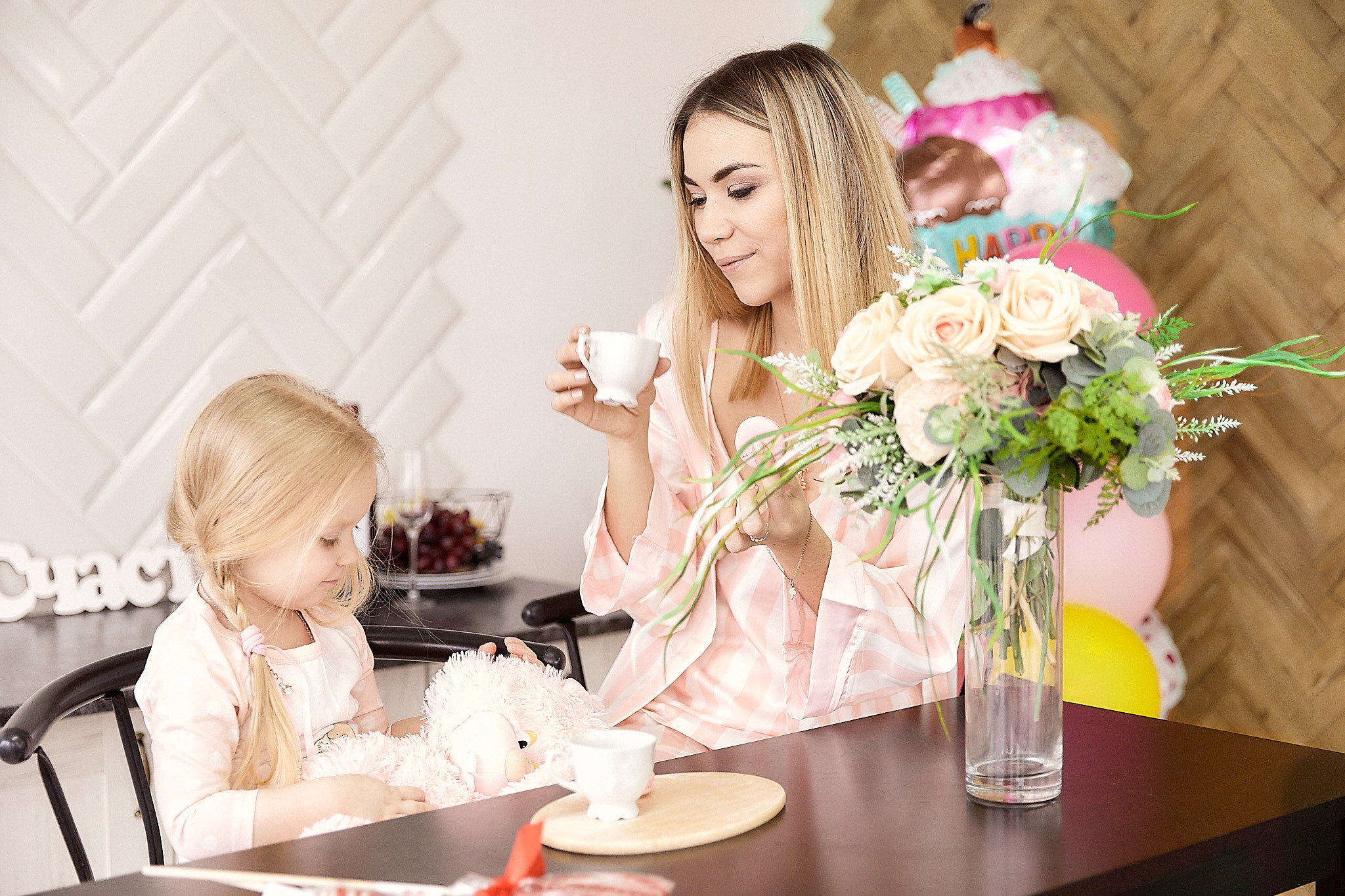 Мама и дочка в пижамах. Фотограф в Минске Анна Кучинская