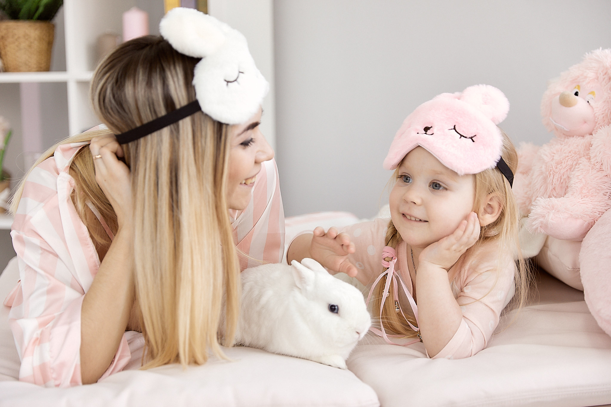 Мама и дочка в пижамах. Фотограф в Минске Анна Кучинская