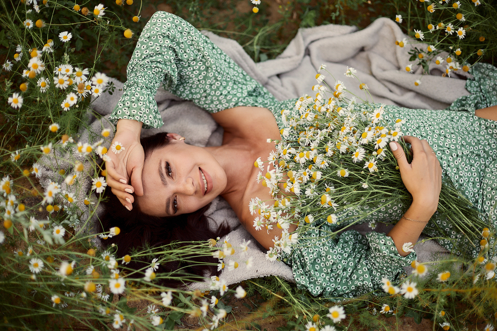 Фотосессия в ромашках. Фотограф в Минске Анна Кучинская