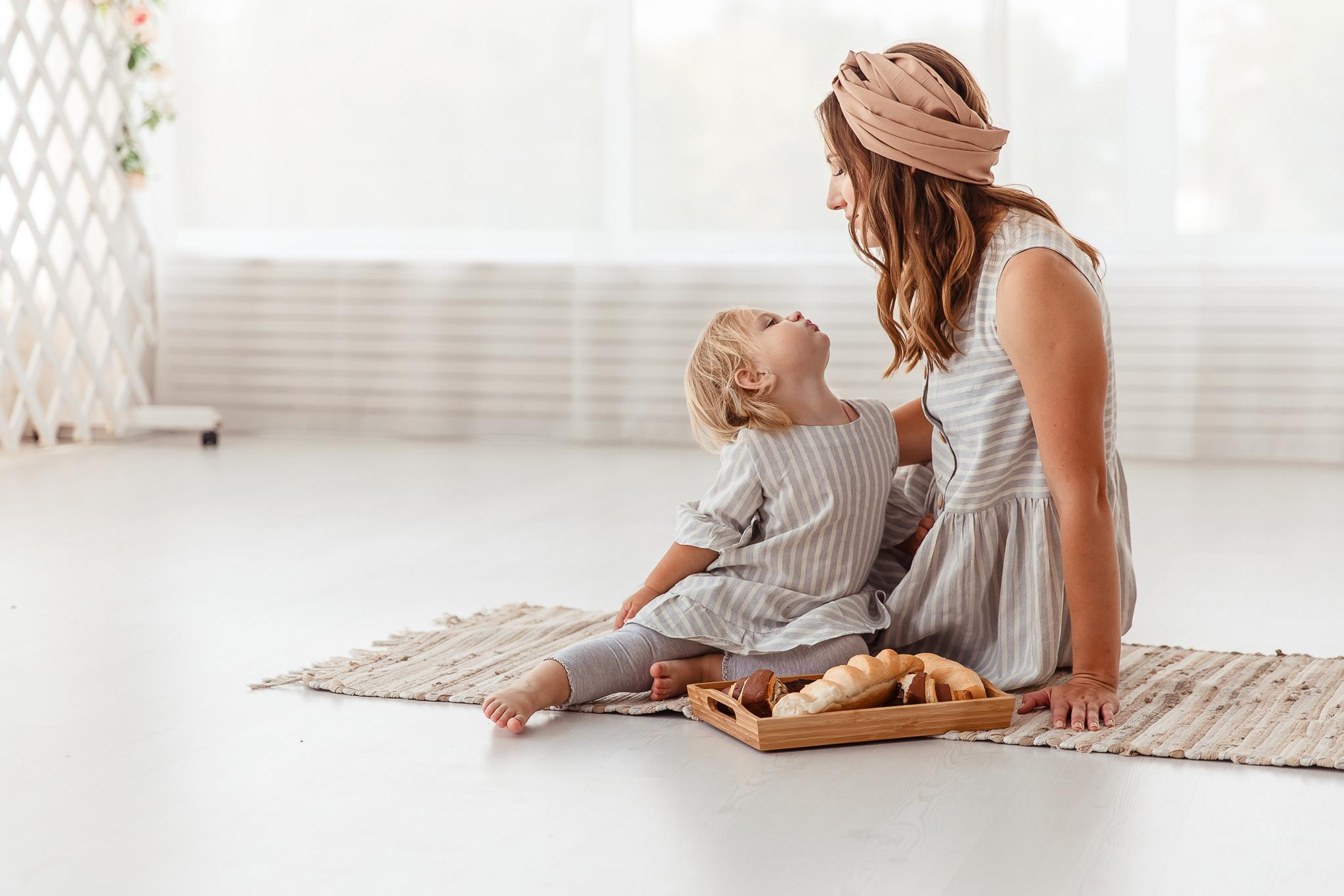 Студийная фотосессия мамы и дочки. Фотограф в Минске Анна Кучинская