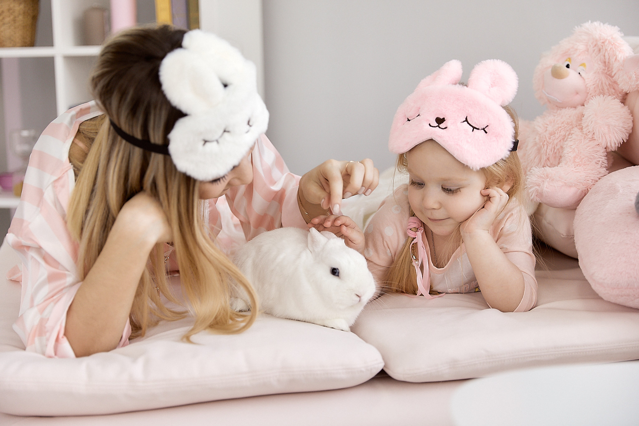 Мама и дочка в пижамах. Фотограф в Минске Анна Кучинская