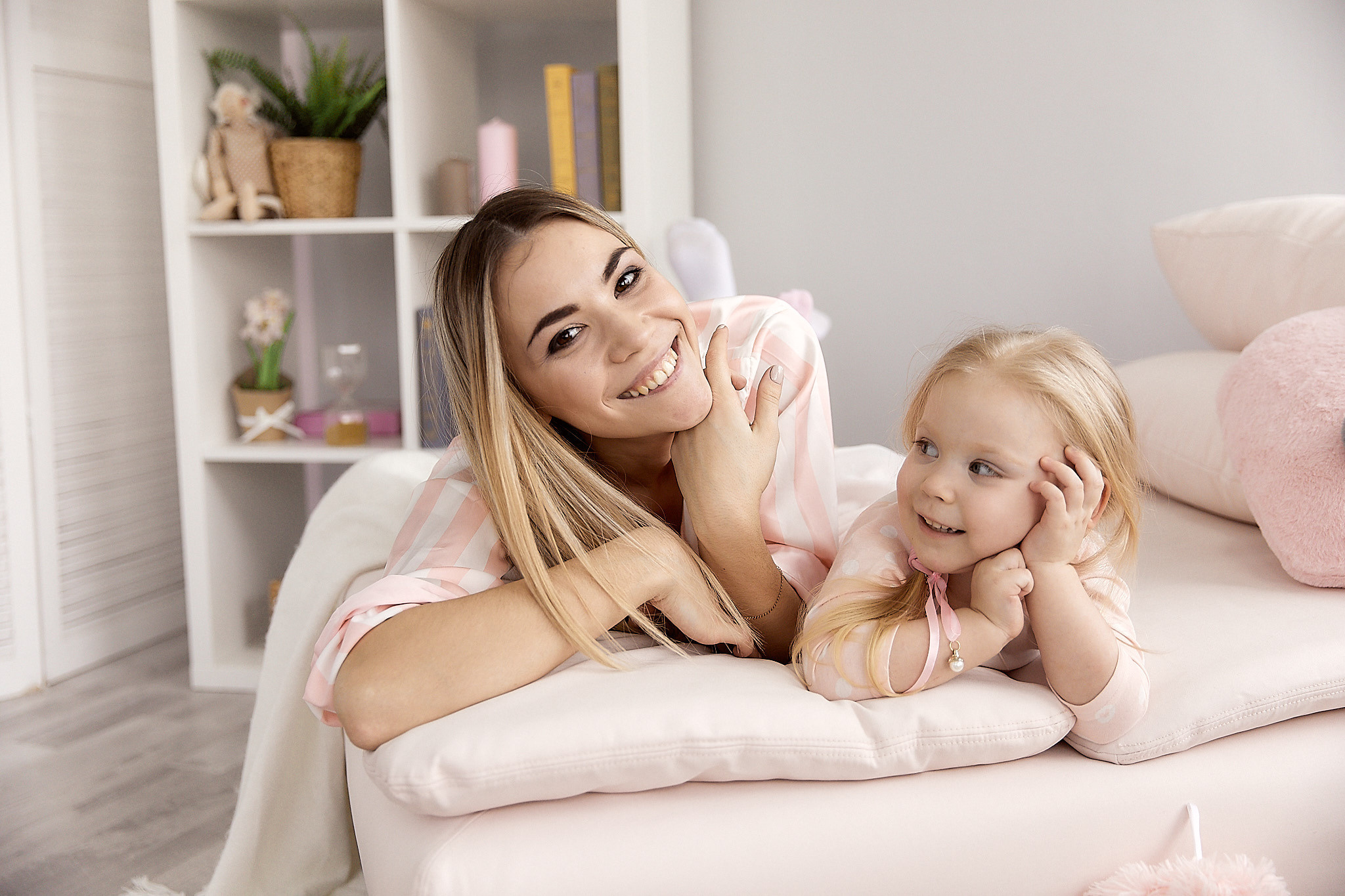 Мама и дочка в пижамах. Фотограф в Минске Анна Кучинская