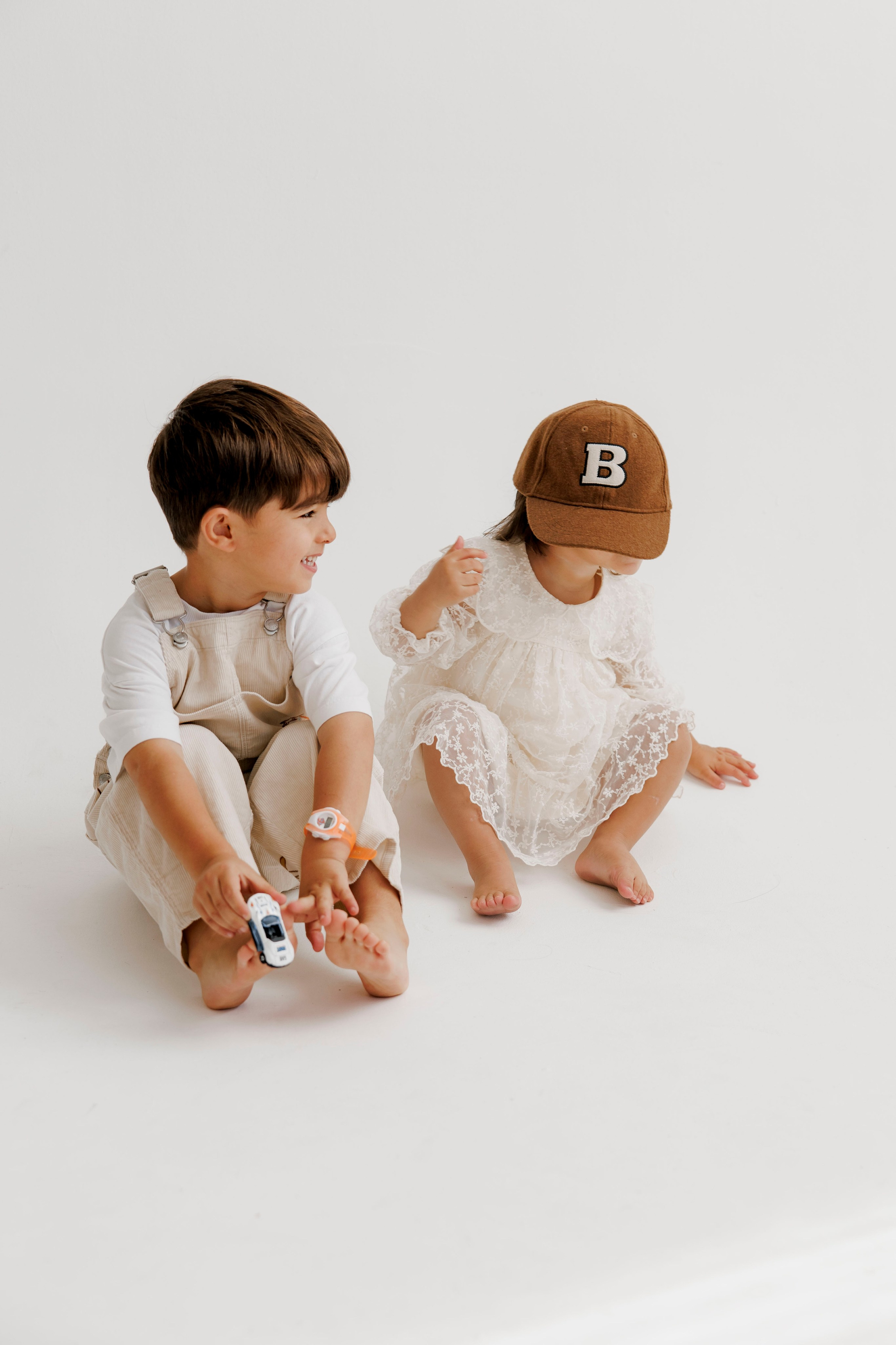 Family photoshoot inside the studio. Wedding and family photographer