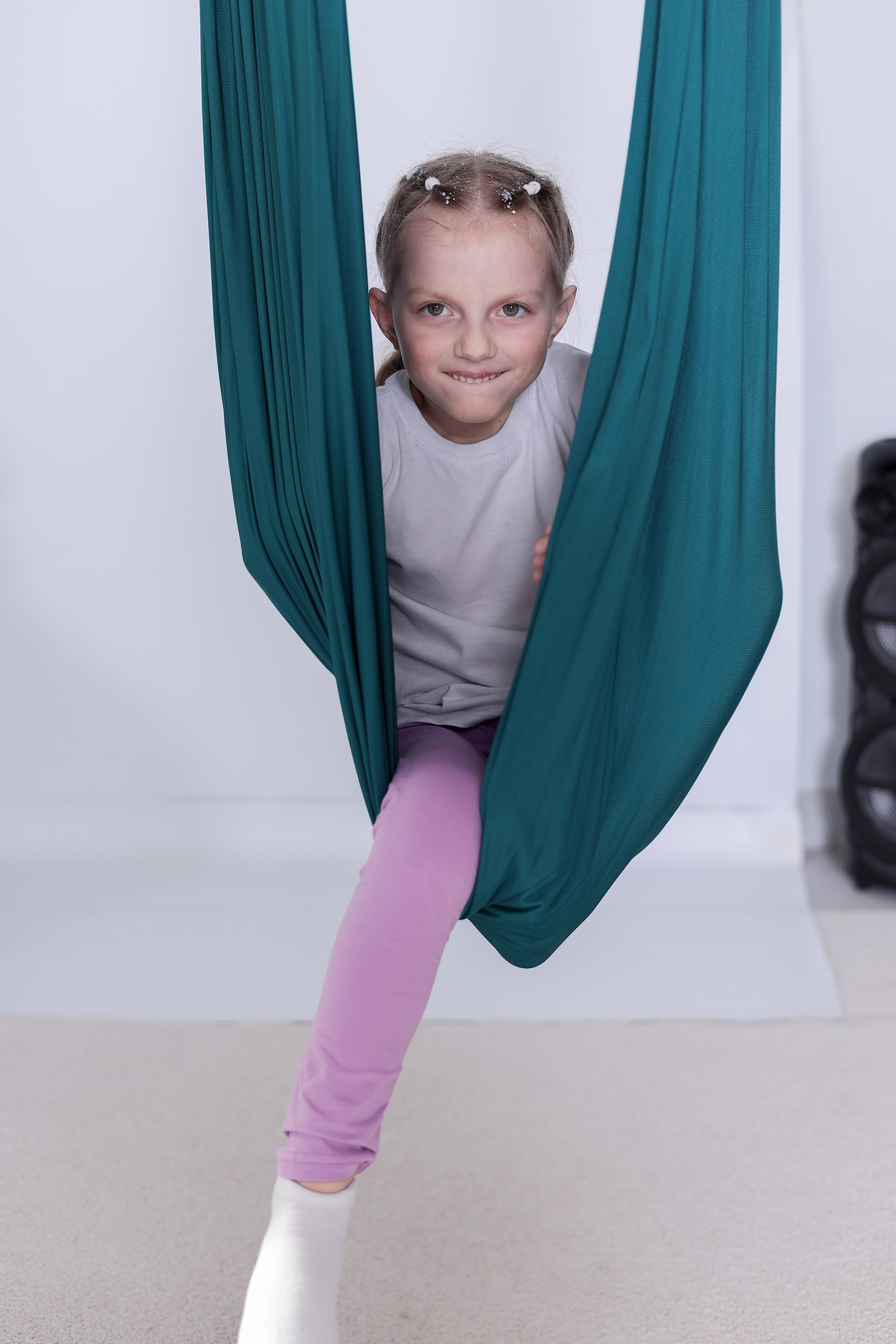 Детская аэройога. Фотограф Надршина Лилия