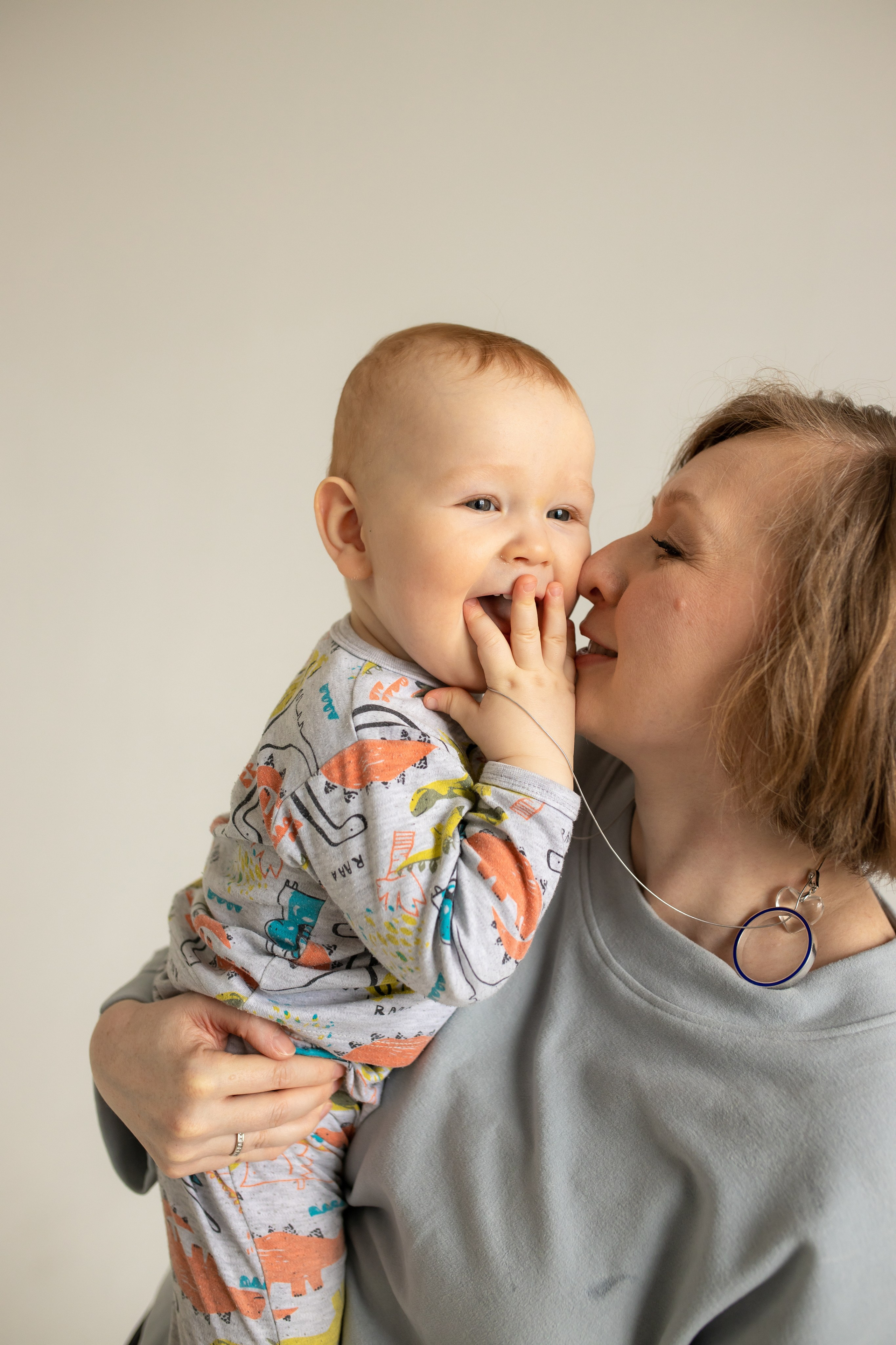 Семейная фотосессия на циклораме с естественным светом. Фотограф в Железнодорожном и Балашихе