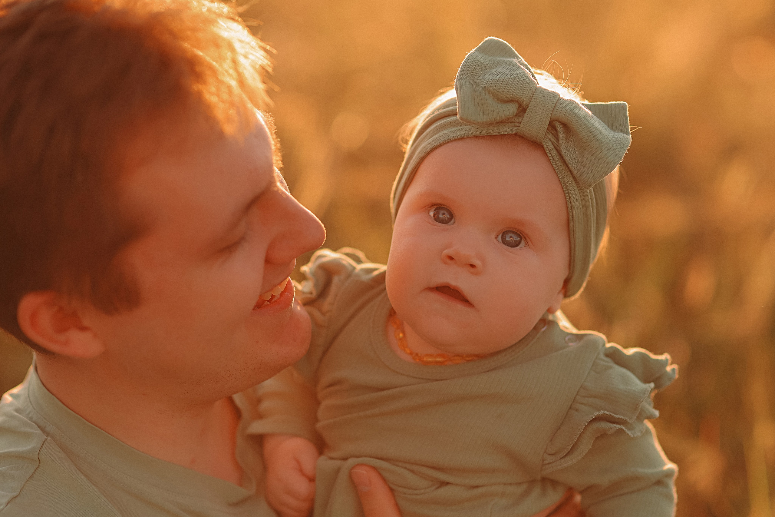 Закатное поле семейная. Семейный фотограф Тюмень, фотограф на роды Салмина Мария