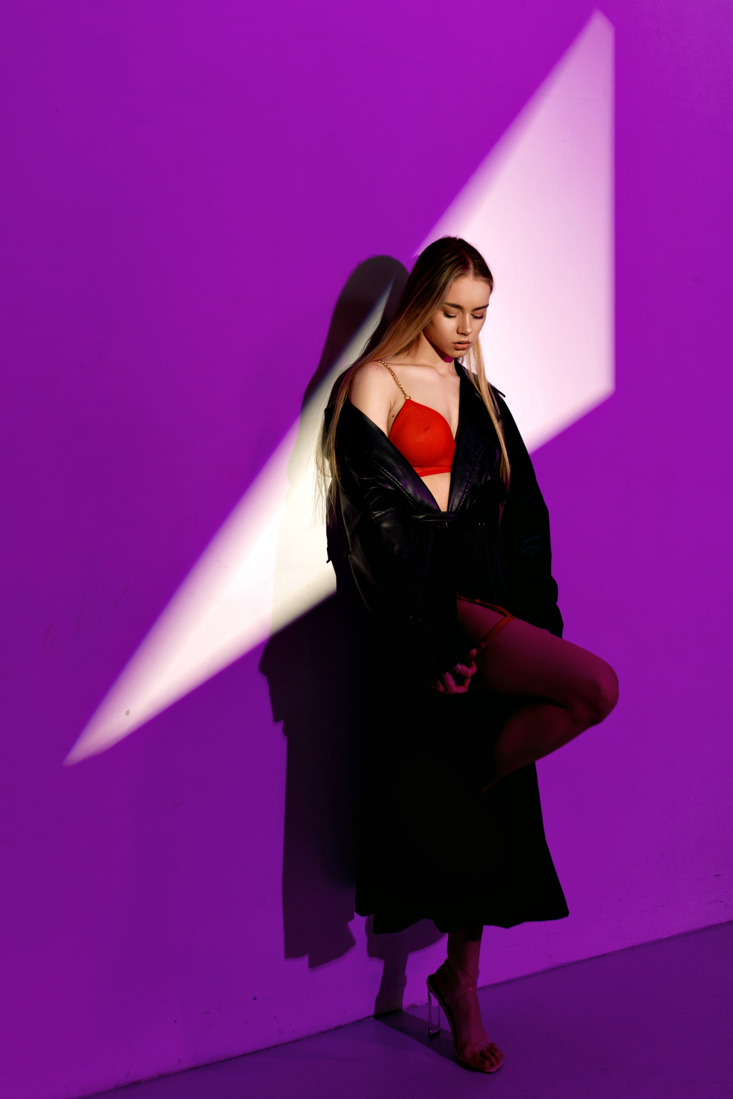 Фотосъемка в белье и черном плаще. Фотограф в Витебске Сергей Томашев