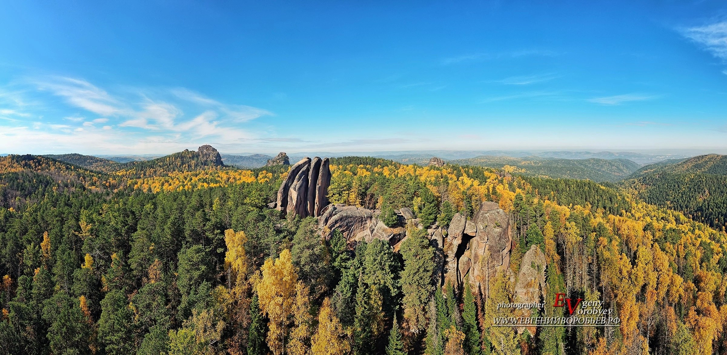 Экскурсия национальный парк заповедник Красноярские столбы цена заказать забронировать фото тур интересные места достопримечательности что посмотреть где побывать в Красноярске  Туристический маршрут центральные столбы скала Перья Дед Львиные ворота первый второй столб Фотосессия фотограф Красноярск природа пейзаж аэросъёмка с FPV дрона квадрокоптера