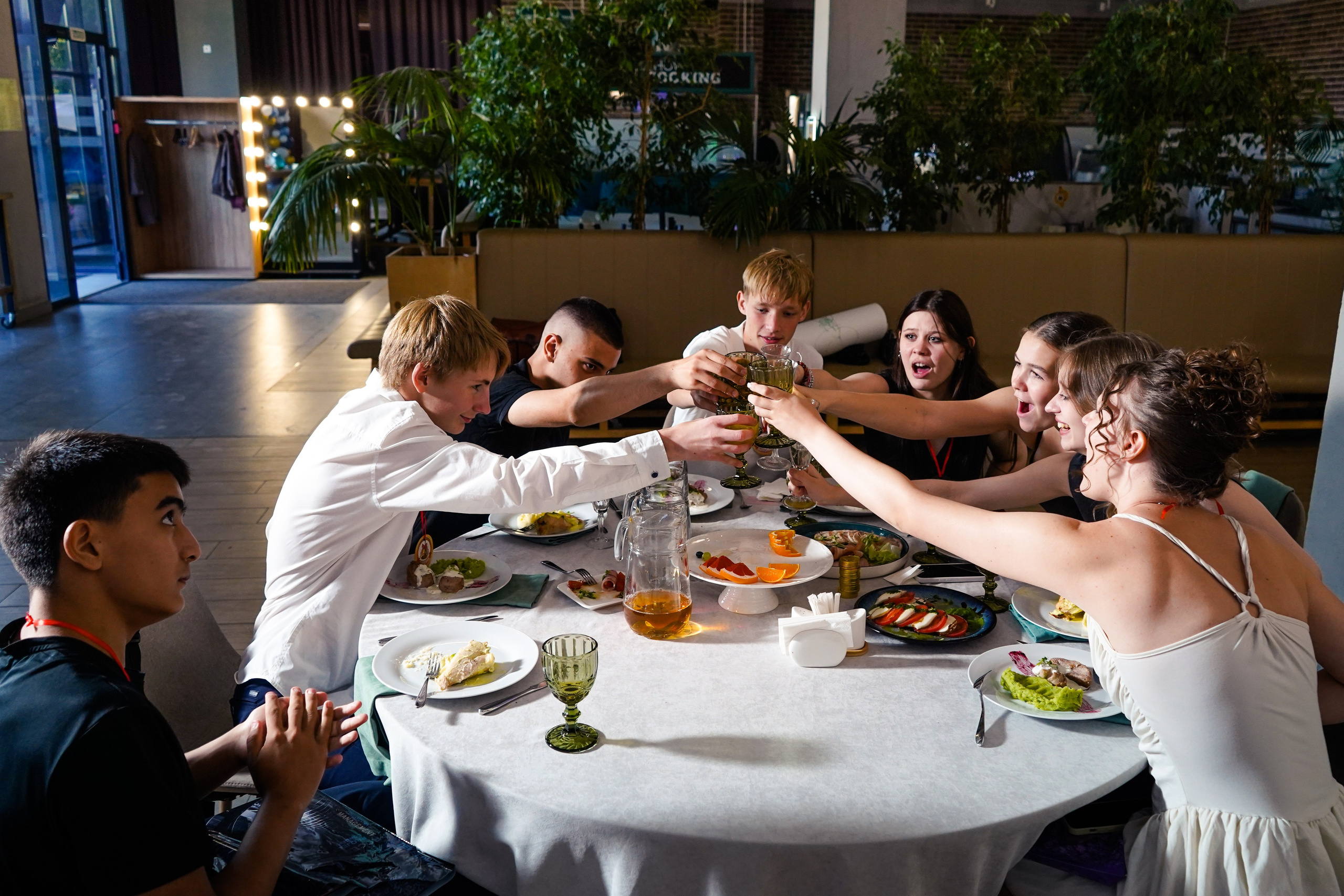 Выпускной вечер, гимназия № 40, 9 класс. Семейный и портретный фотограф в Екатеринбурге Анна Лобанова