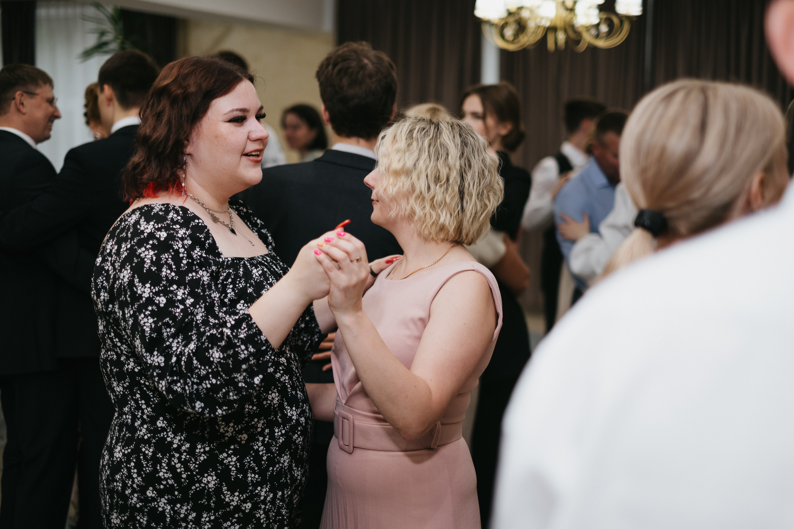 Выпускной 11 класс школы № 30. Свадебный и репортажной фотограф Денис Ожигин в Краснодаре и Краснодарском крае