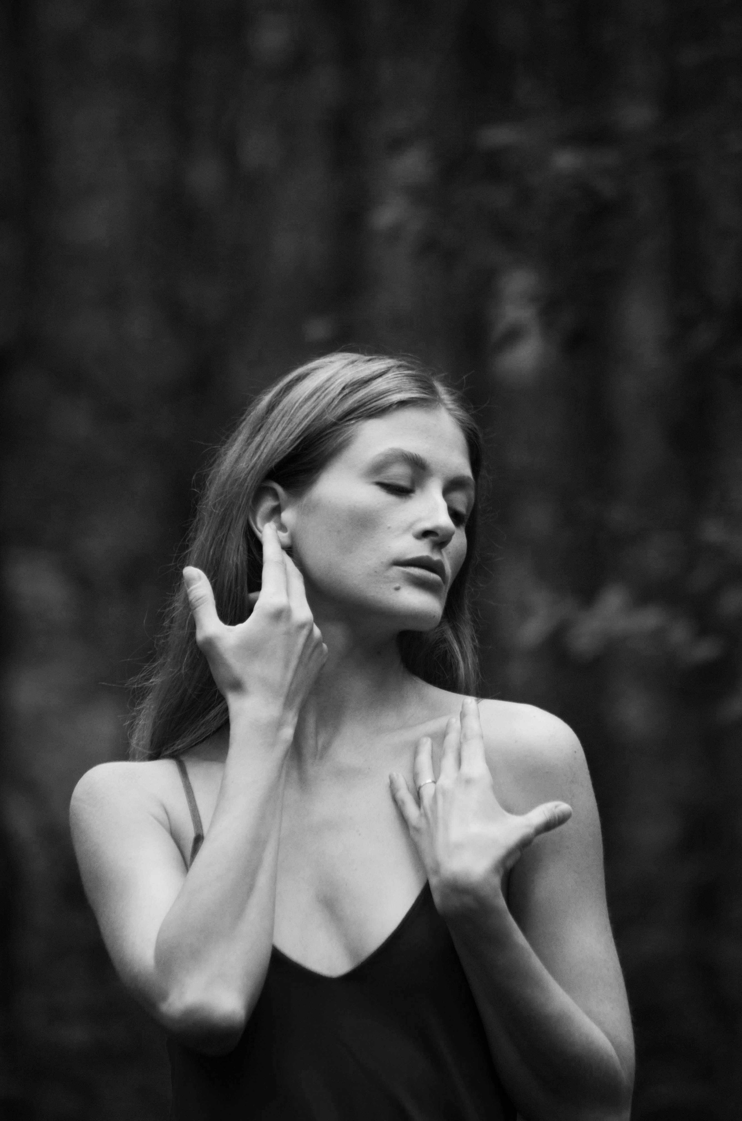 Системы хранения с фасадами из дикого дерева. Авторская фотография. Близнецовые пламёна