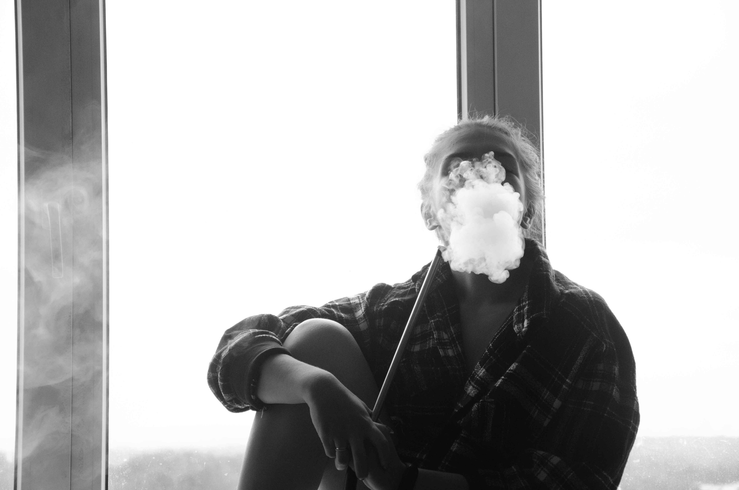 Системы хранения с фасадами из дикого дерева. Авторская фотография. Близнецовые пламёна