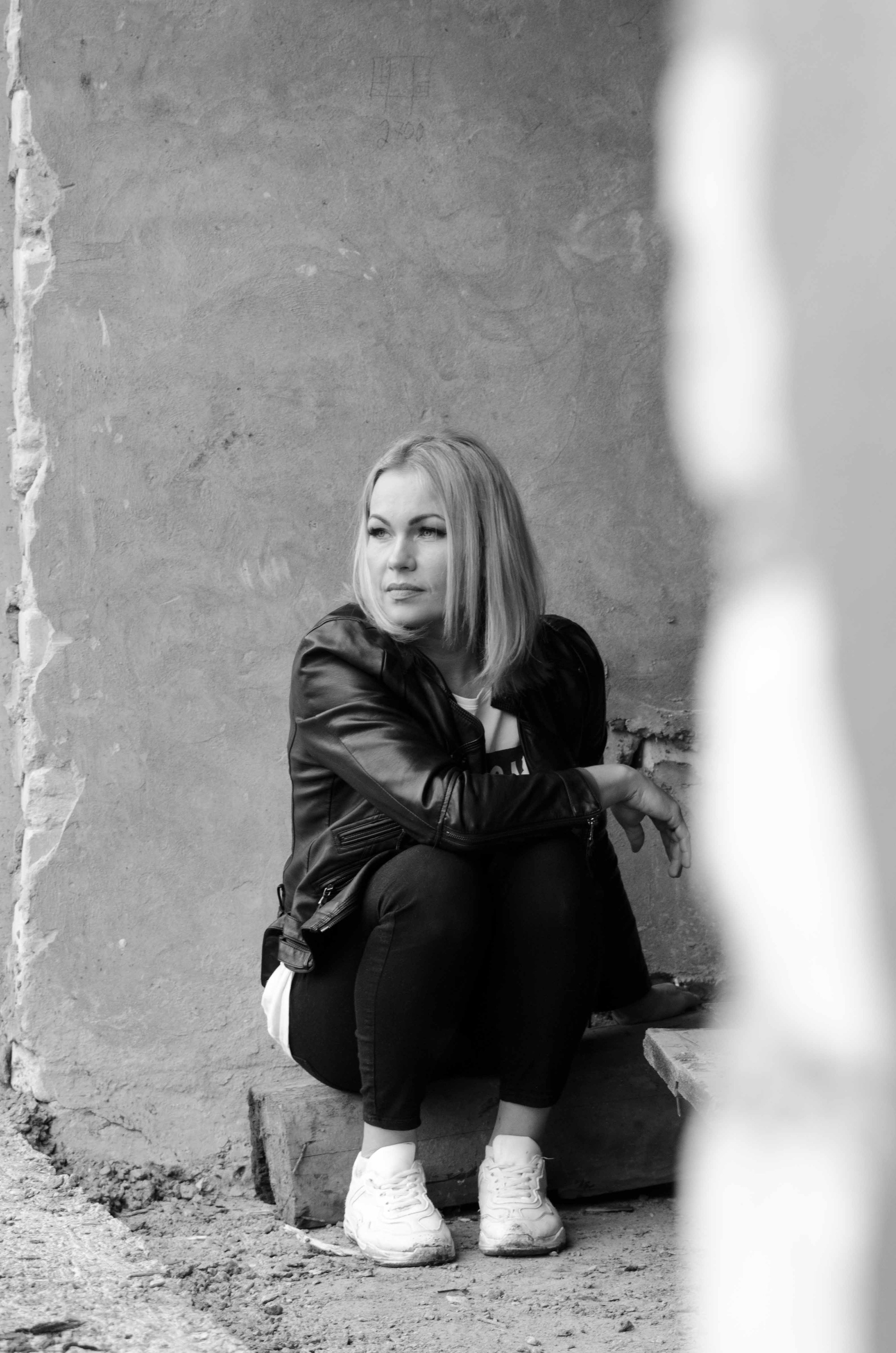 Системы хранения с фасадами из дикого дерева. Авторская фотография. Близнецовые пламёна