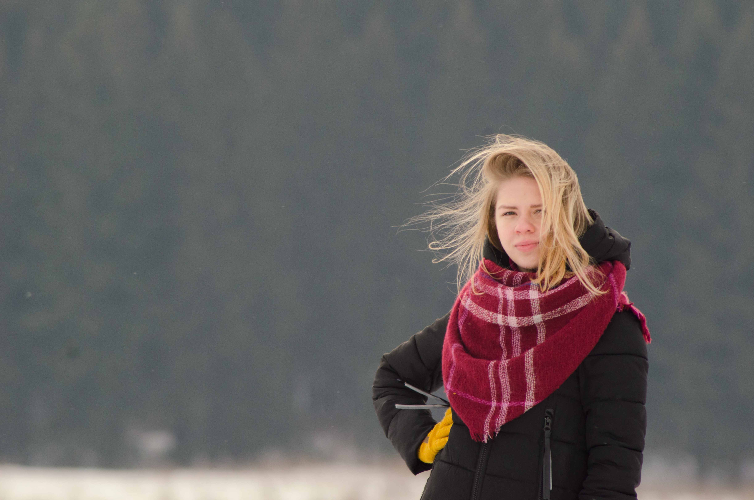Системы хранения с фасадами из дикого дерева. Авторская фотография. Близнецовые пламёна