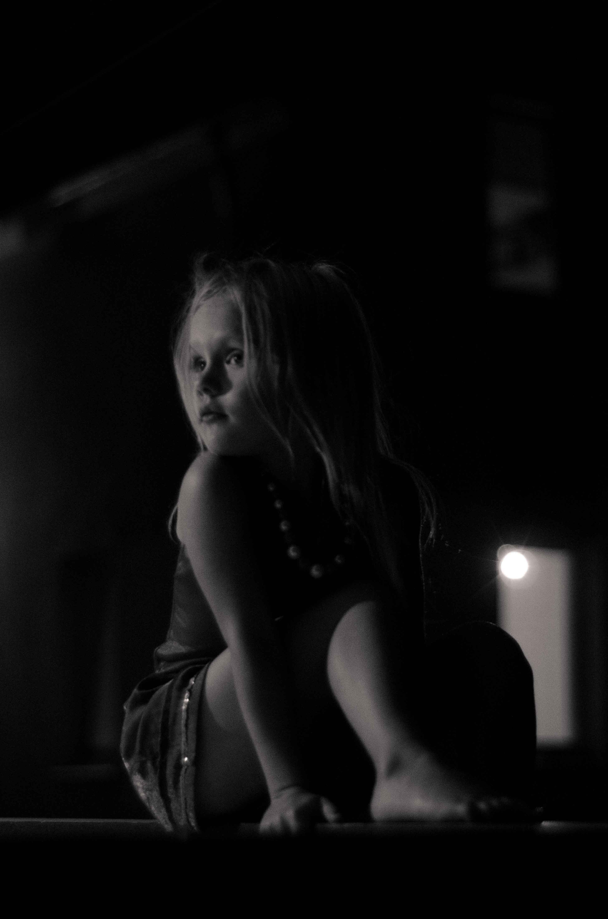 Системы хранения с фасадами из дикого дерева. Авторская фотография. Близнецовые пламёна