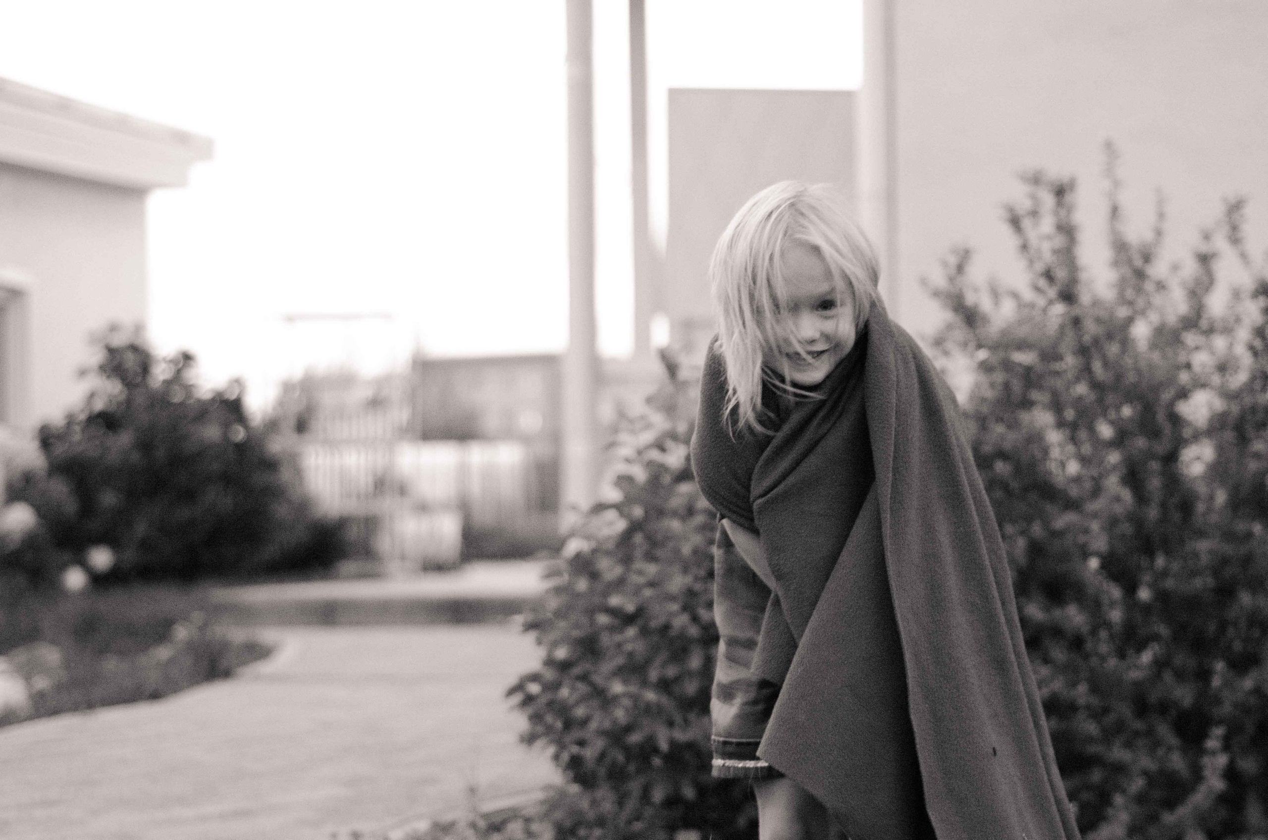 Системы хранения с фасадами из дикого дерева. Авторская фотография. Близнецовые пламёна