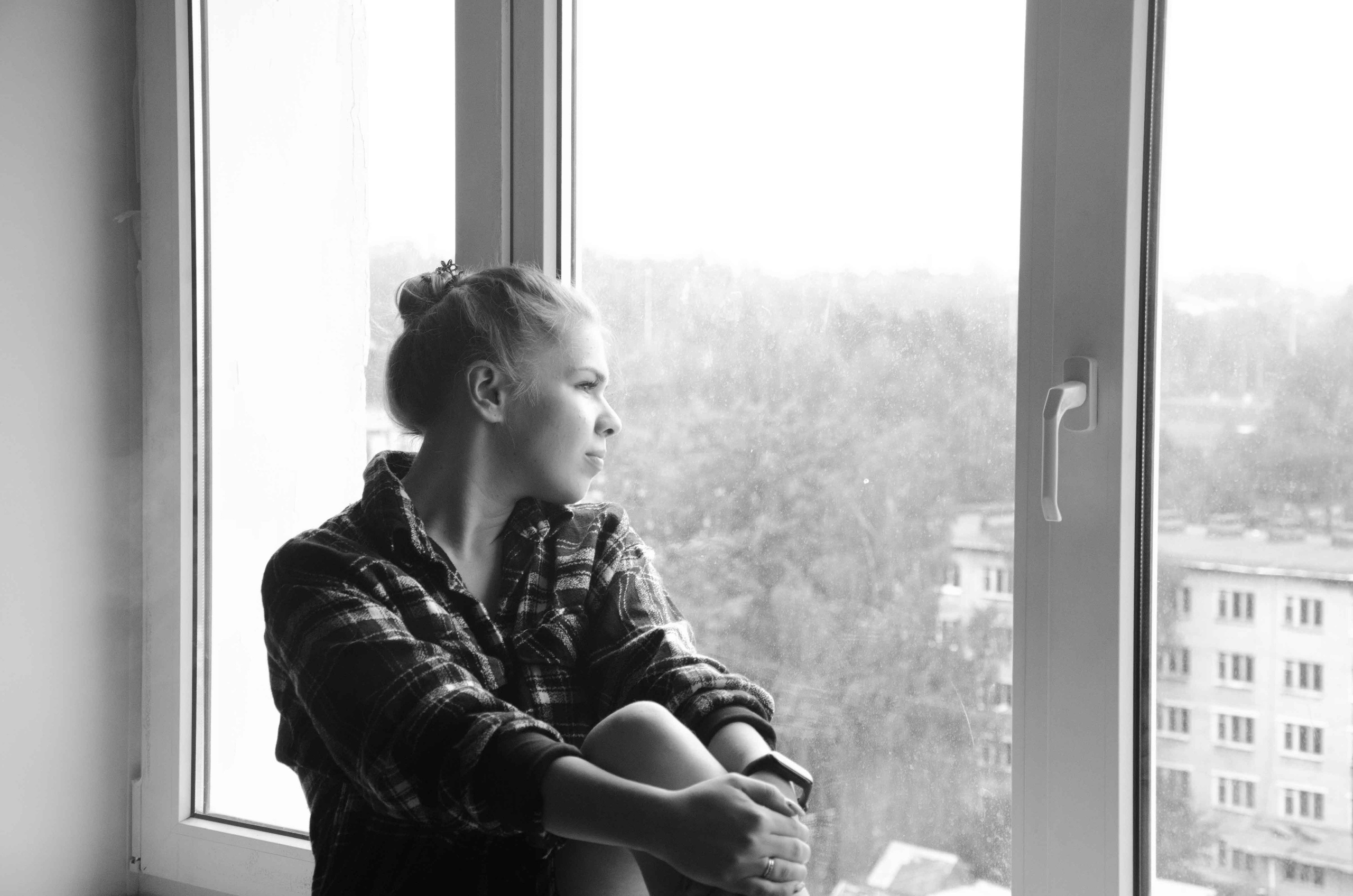 Системы хранения с фасадами из дикого дерева. Авторская фотография. Близнецовые пламёна