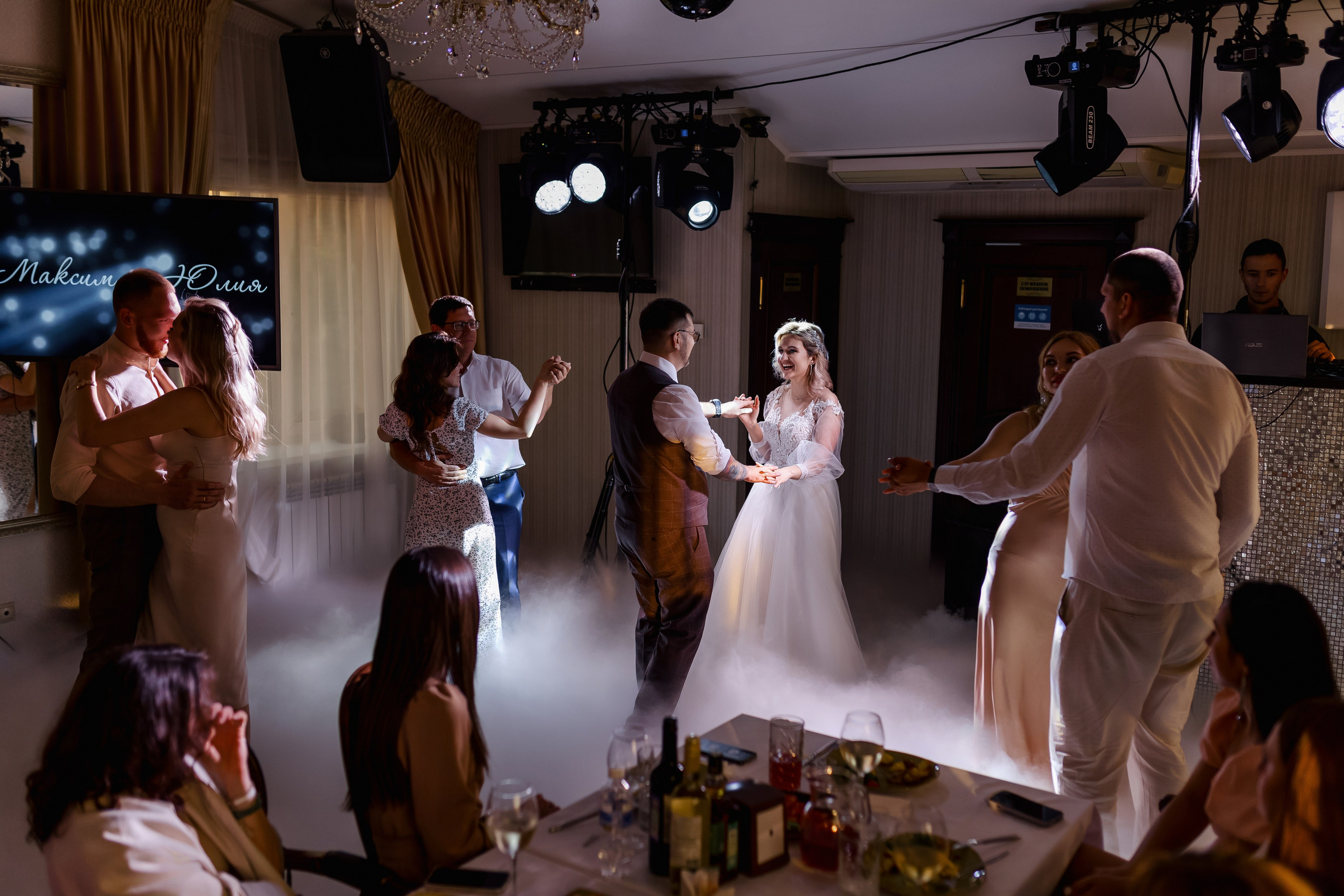 Максим и Юля. Дом офицеров. Свадебный фотограф в Хабаровске