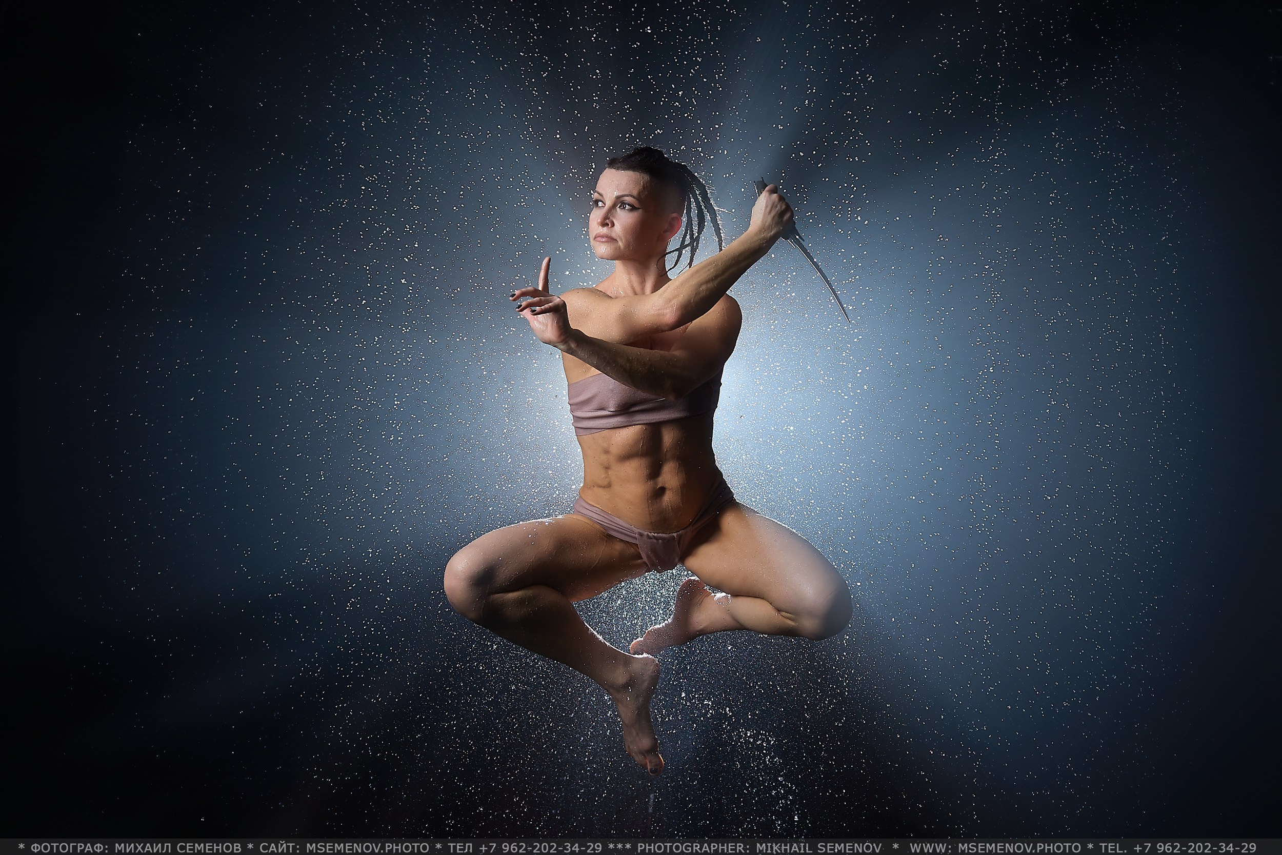 Аква-фотосессия Анны. Боевая фотосессия с водой. Фотограф Михаил Ярославль