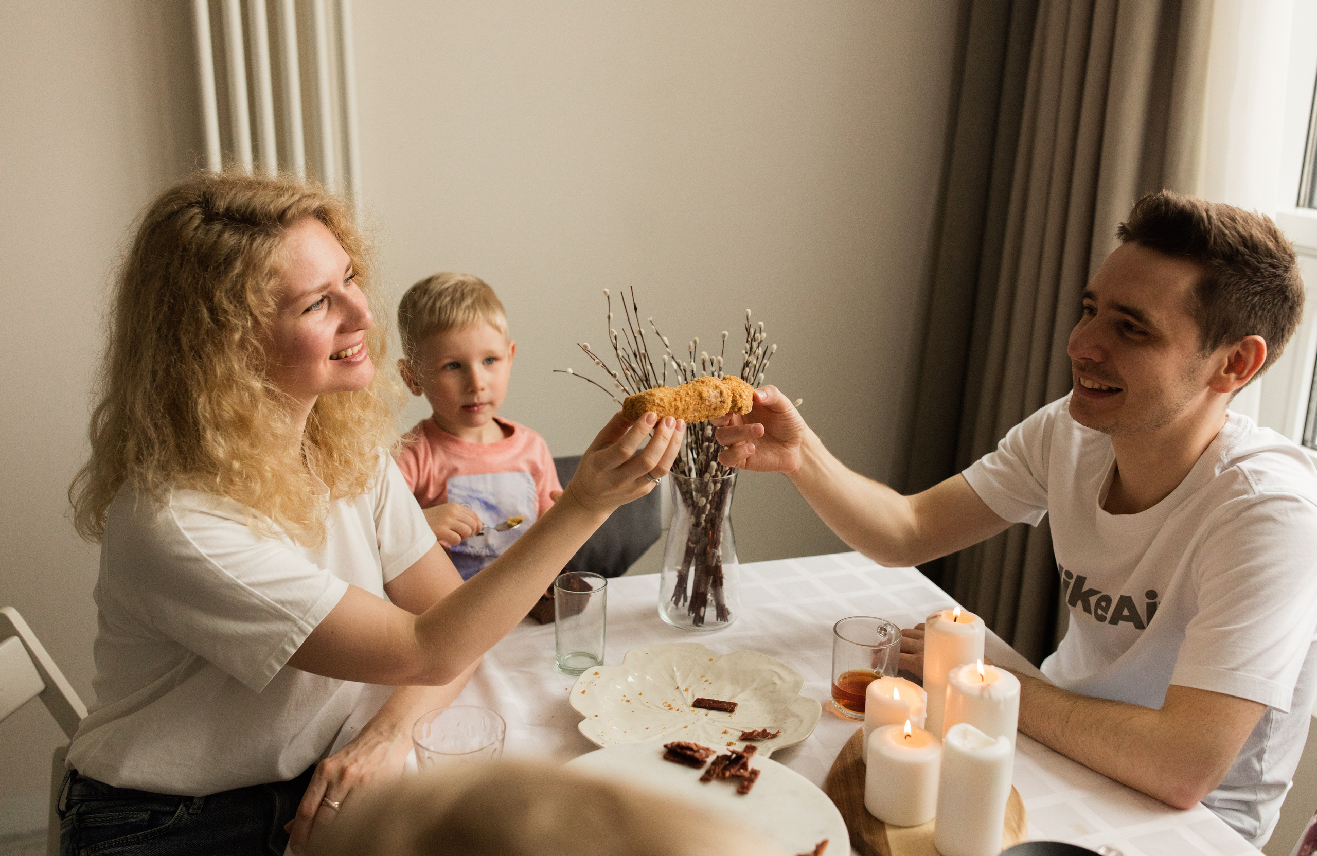НАДЯ и КОЛЯ — домашняя Пасха. Семейный и детский фотограф в Москве Олеся Маркина