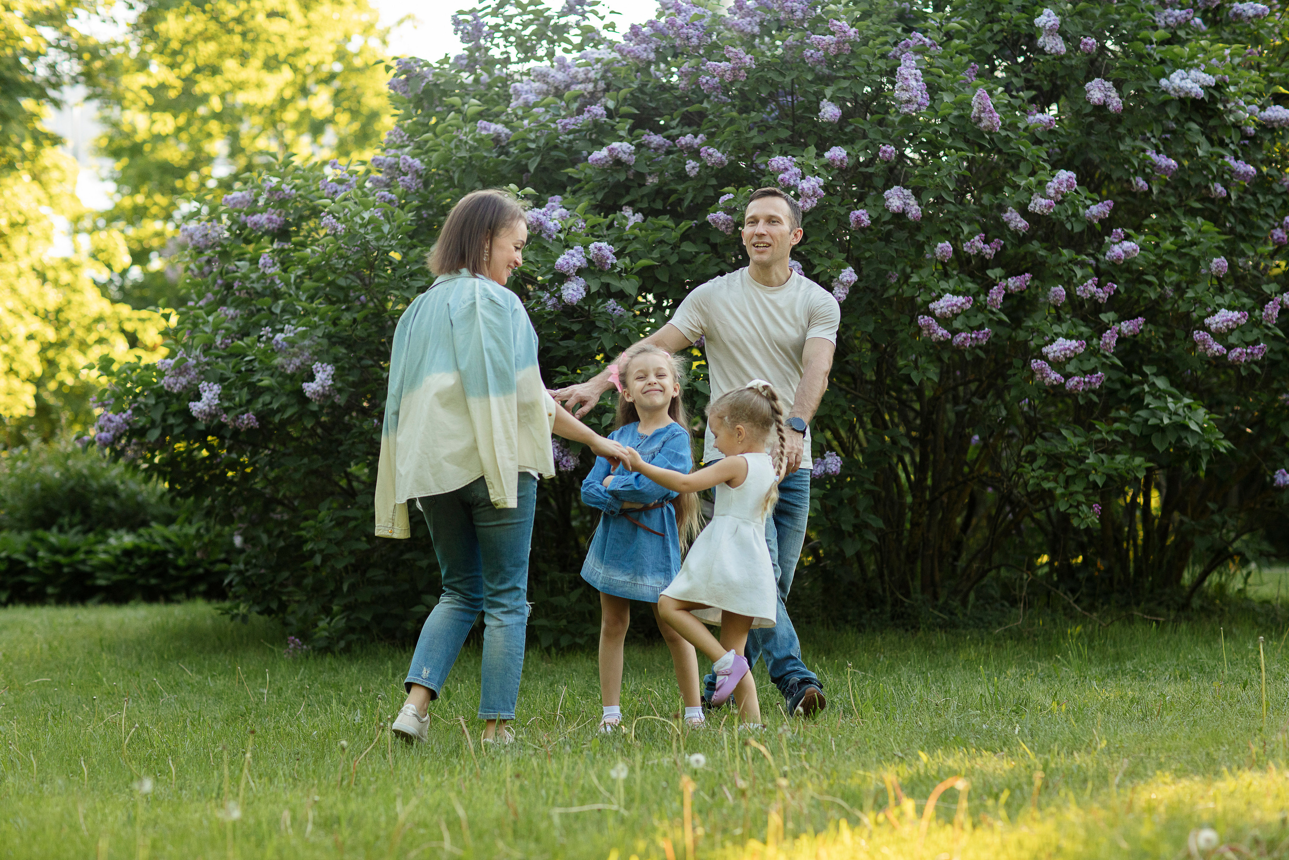 Алия — сирень в Сокольниках. Семейный и детский фотограф в Москве Олеся Маркина