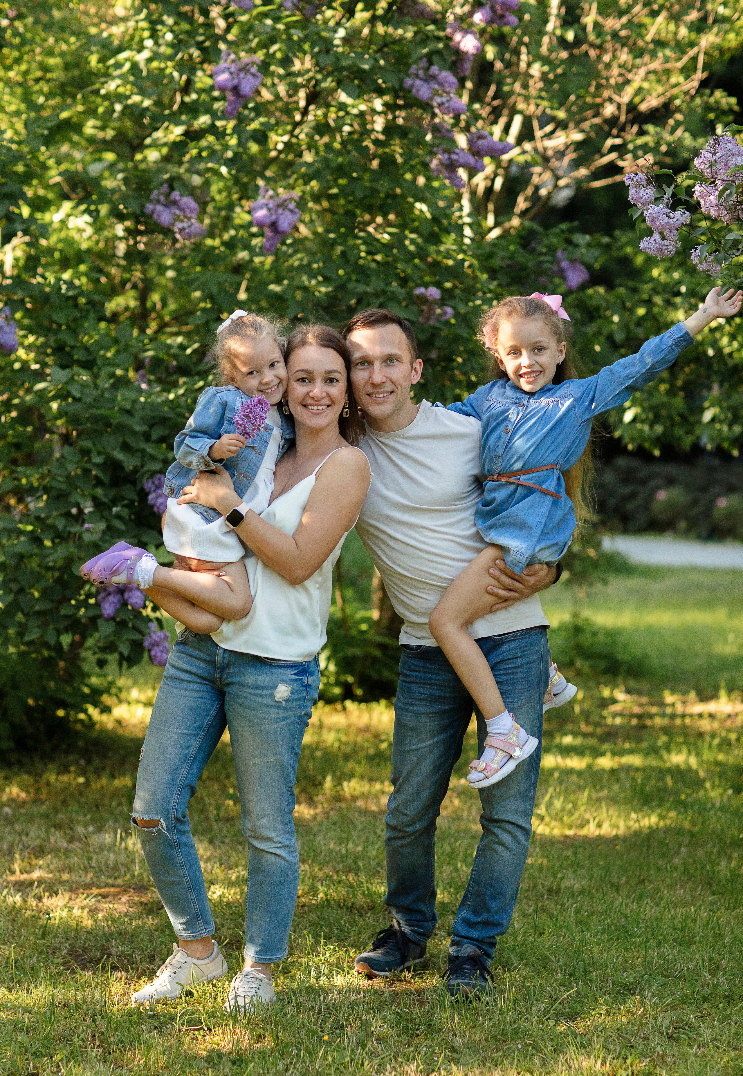 Алия — сирень в Сокольниках. Семейный и детский фотограф в Москве Олеся Маркина