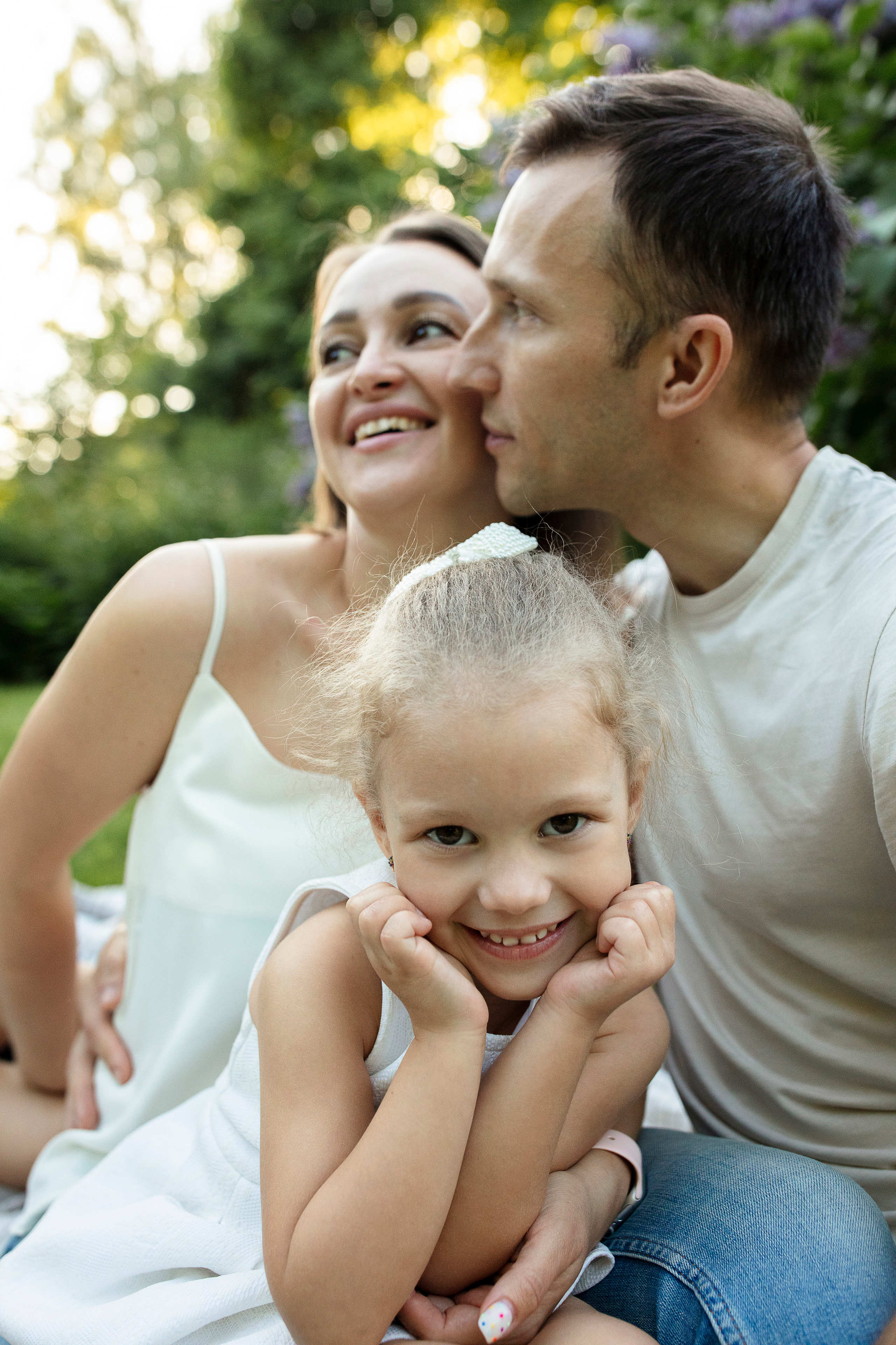 Алия — сирень в Сокольниках. Семейный и детский фотограф в Москве Олеся Маркина