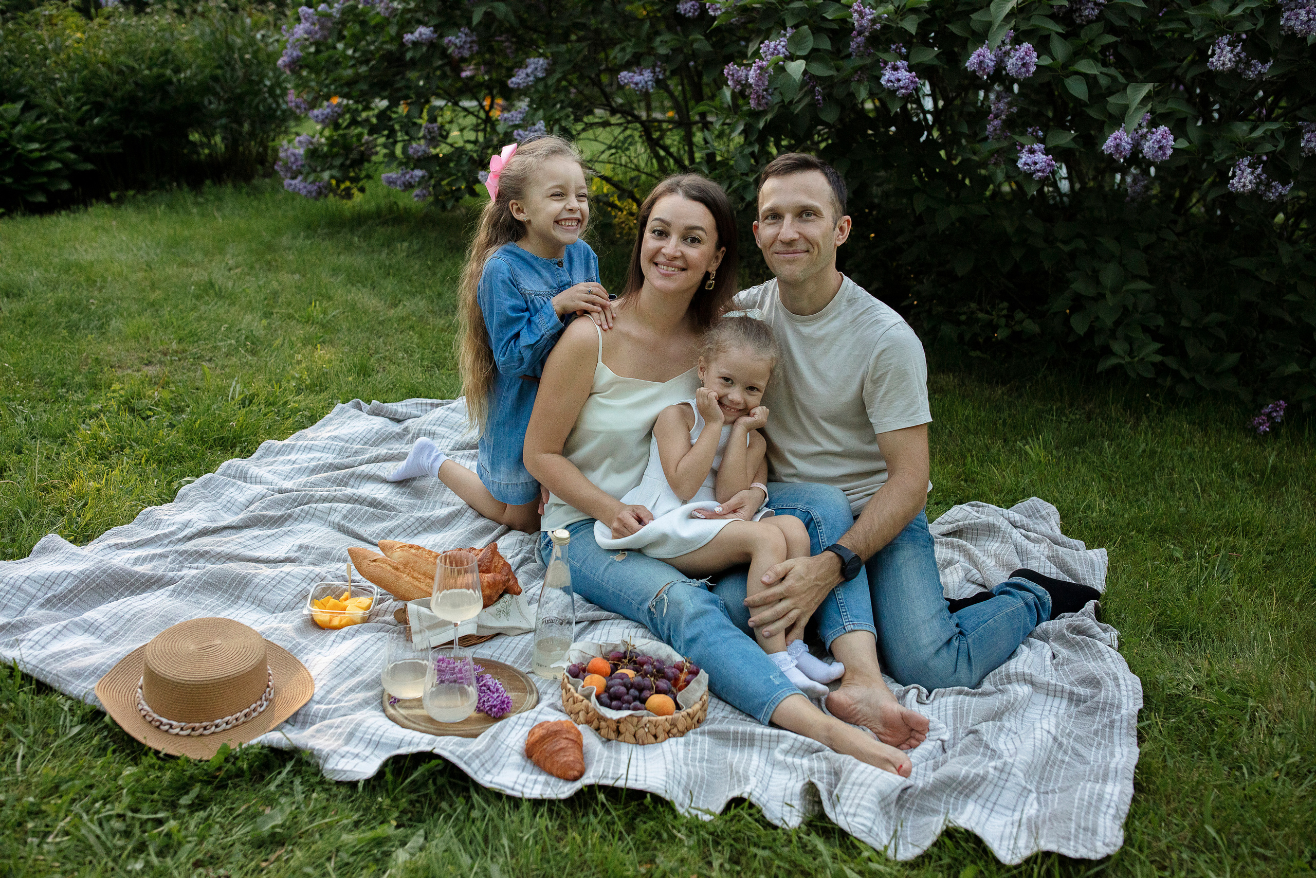 Алия — сирень в Сокольниках. Семейный и детский фотограф в Москве Олеся Маркина