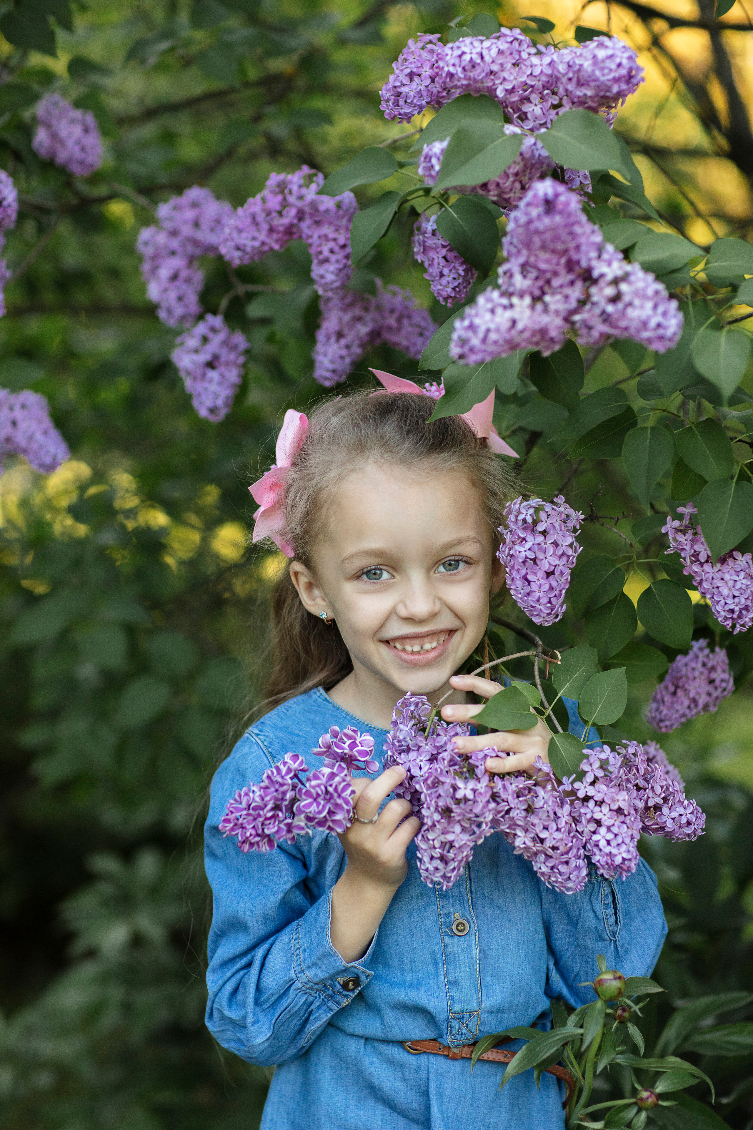 Алия — сирень в Сокольниках. Семейный и детский фотограф в Москве Олеся Маркина