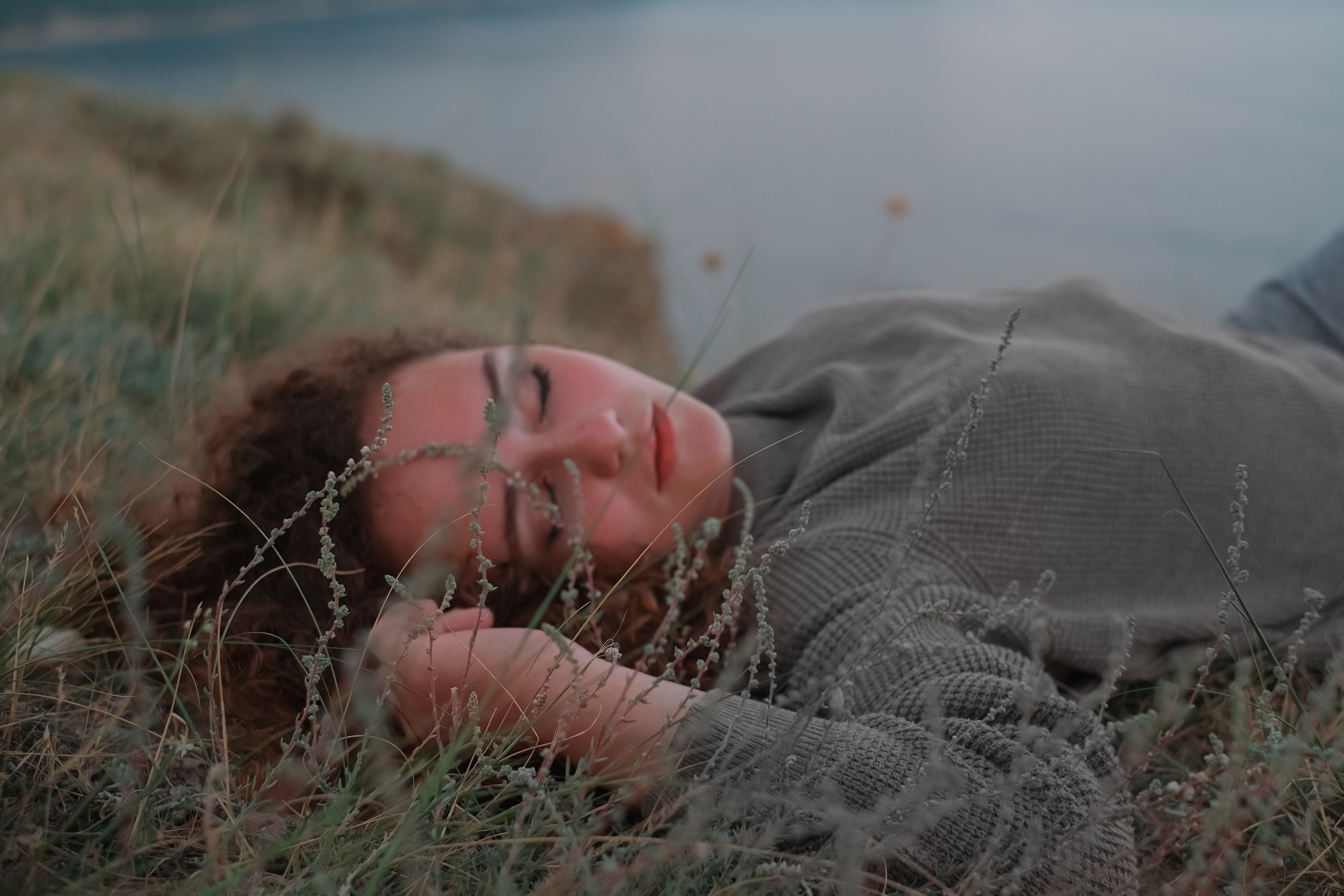 Портретная фотосессия Киры в Балаклаве, Крепость Чембало. Профессиональная фотосъемка в Крыму. Натуральные эмоции и живые кадры. Забронируйте дату прямо сейчас!