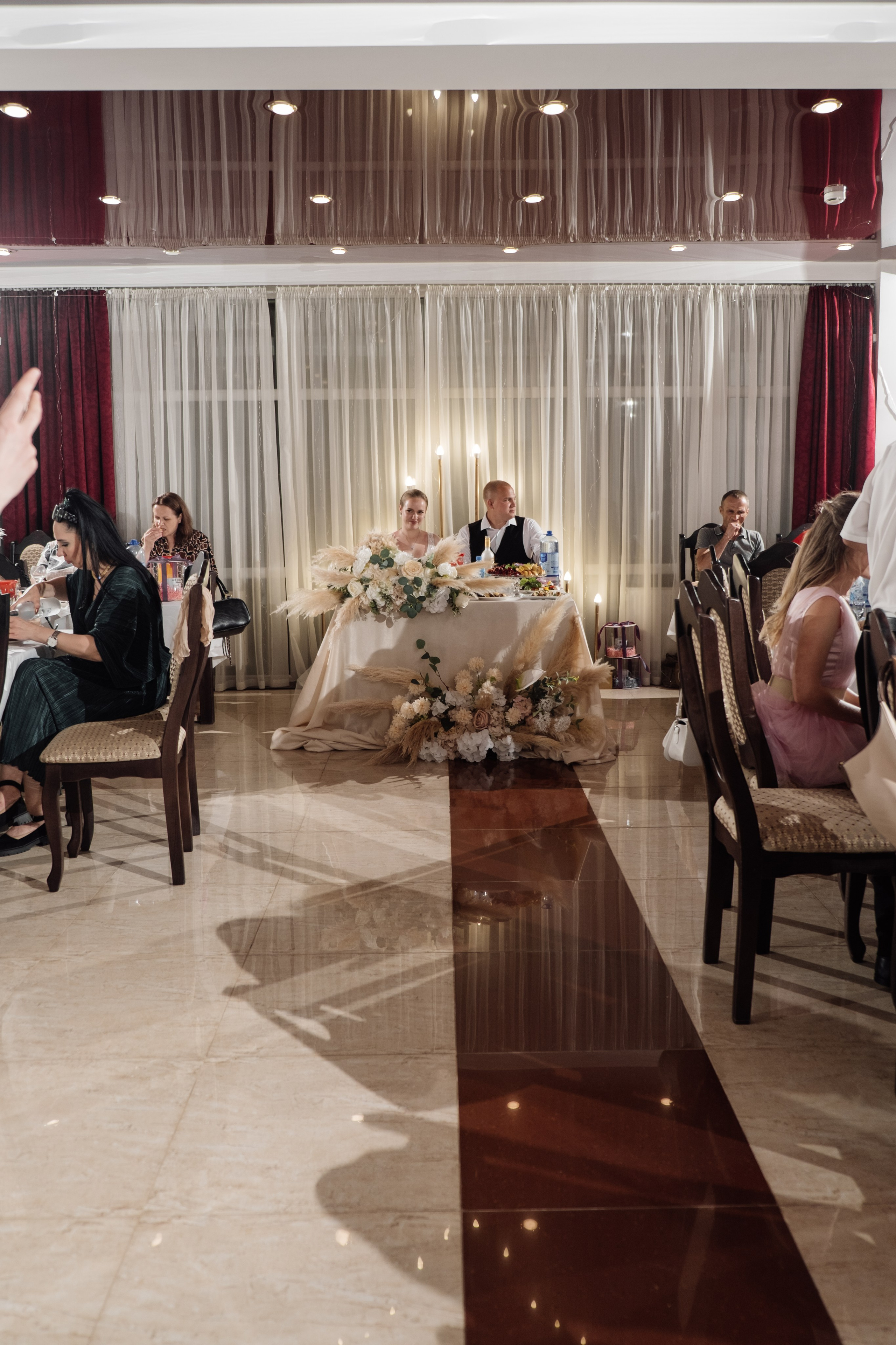 Свадебный ретопртаж. Профессиональная фотосъемка в Крыму. Натуральные эмоции и живые кадры. Забронируйте дату прямо сейчас!