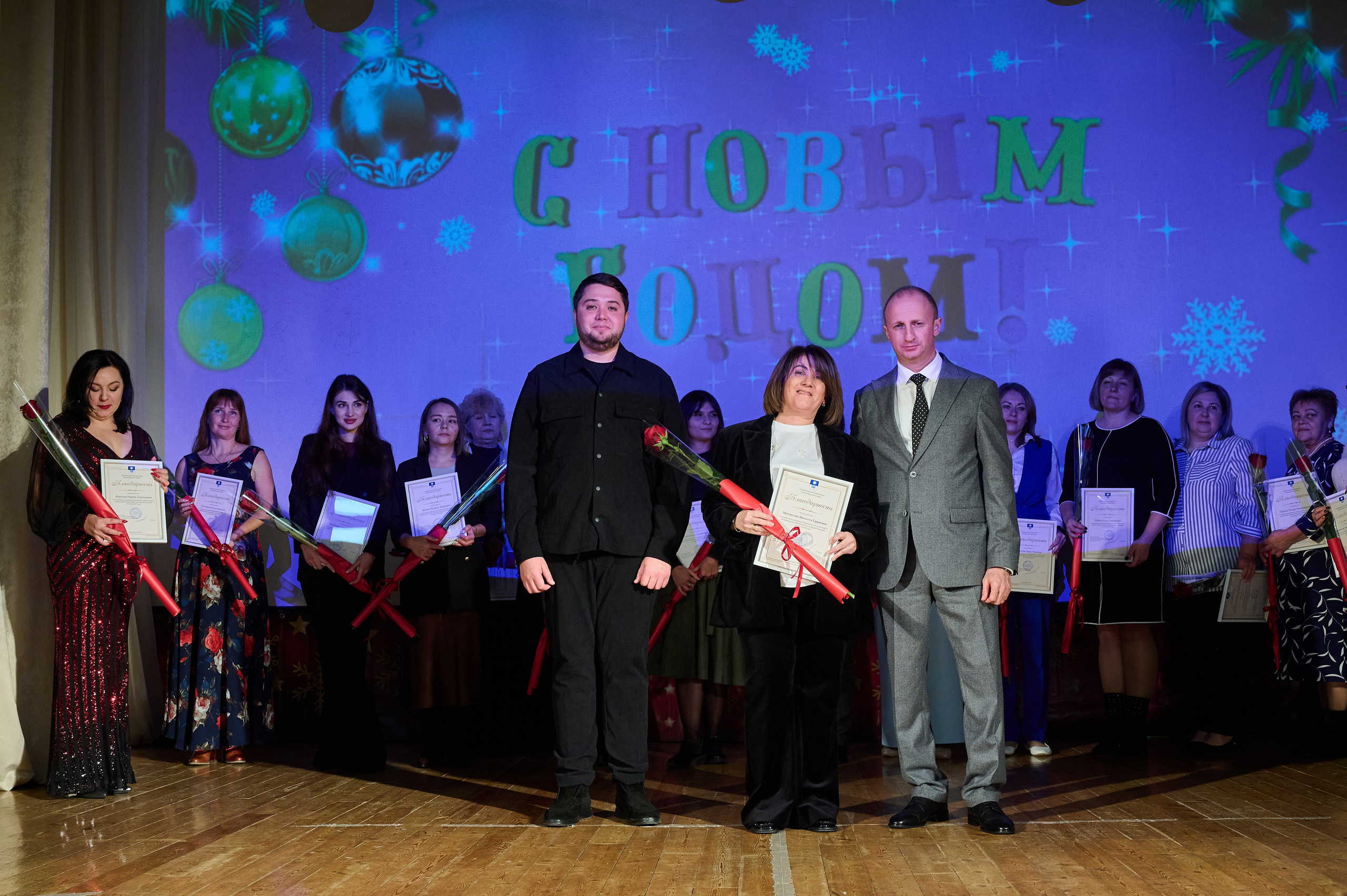 Концерт НГ В ДК. Жизнь курорта Кабардинка в фотографиях