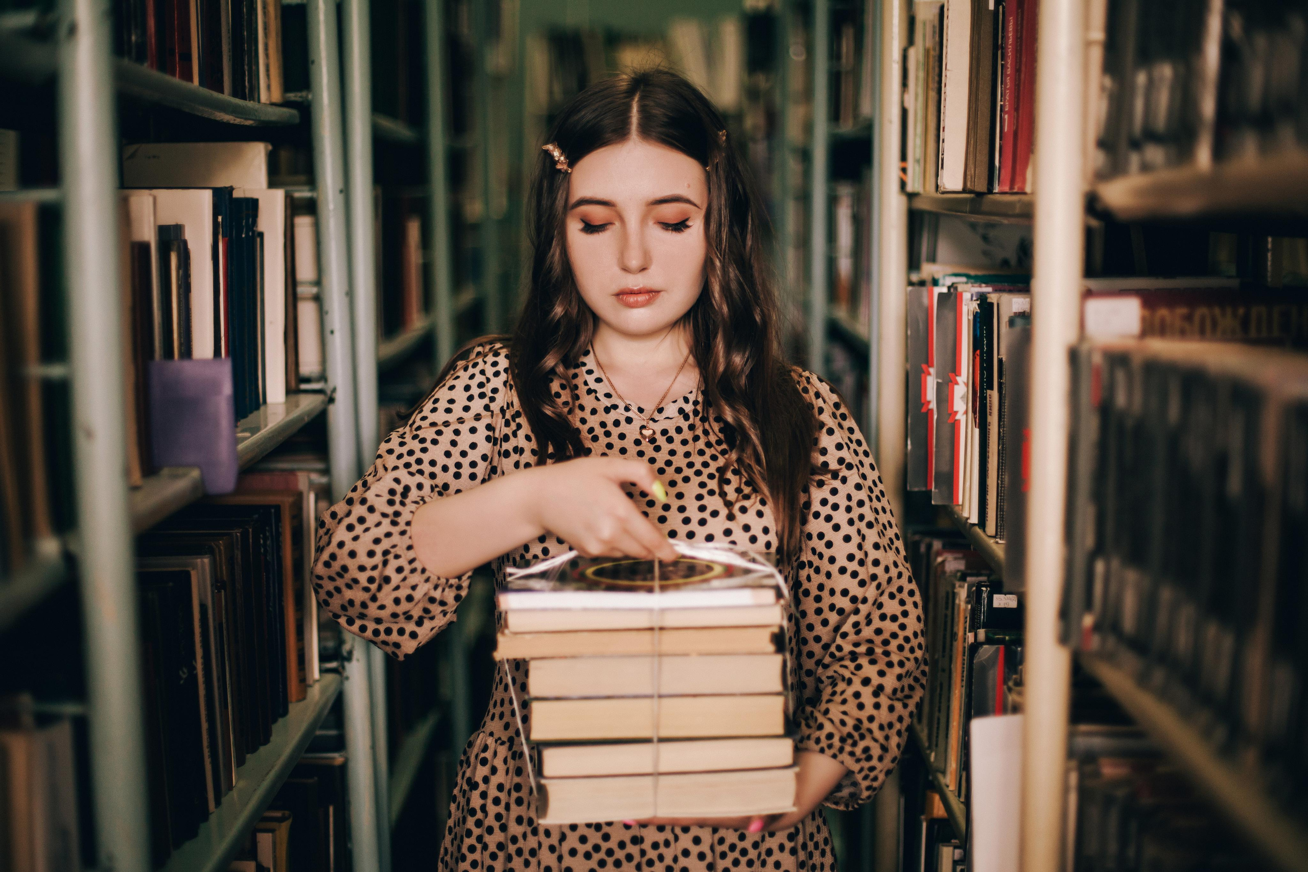 Книжный вор. Фотограф в Екатеринбурге Аня Валенок