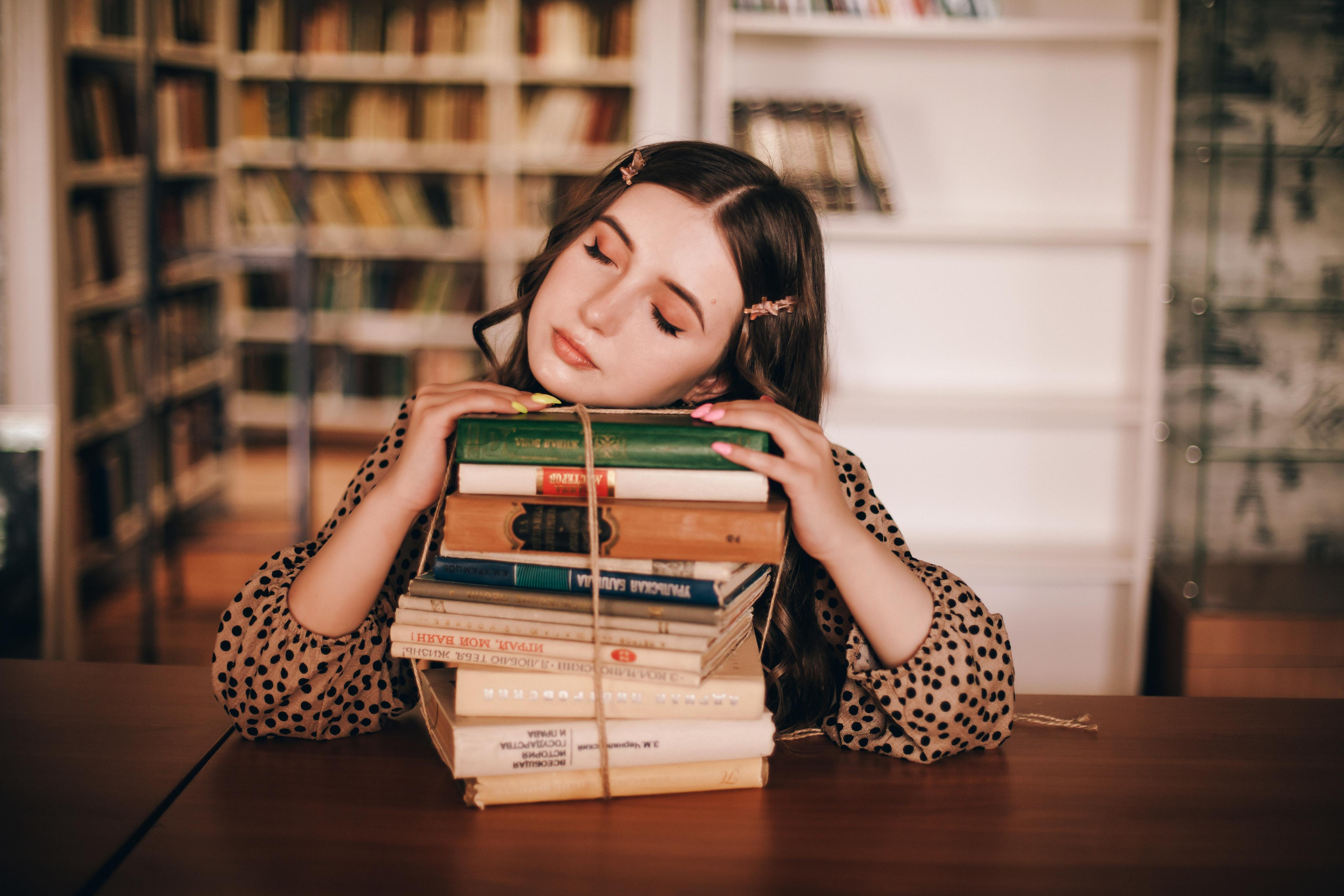 Книжный вор. Фотограф в Екатеринбурге Аня Валенок