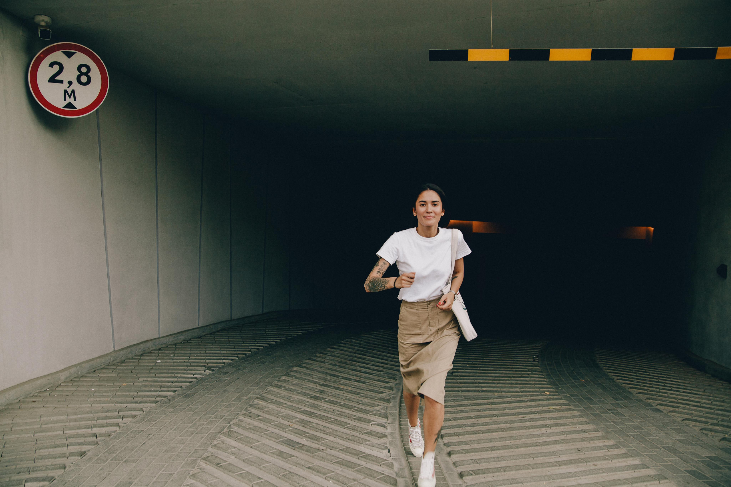 Среди зданий, обнимающих небо. Фотограф в Екатеринбурге Аня Валенок