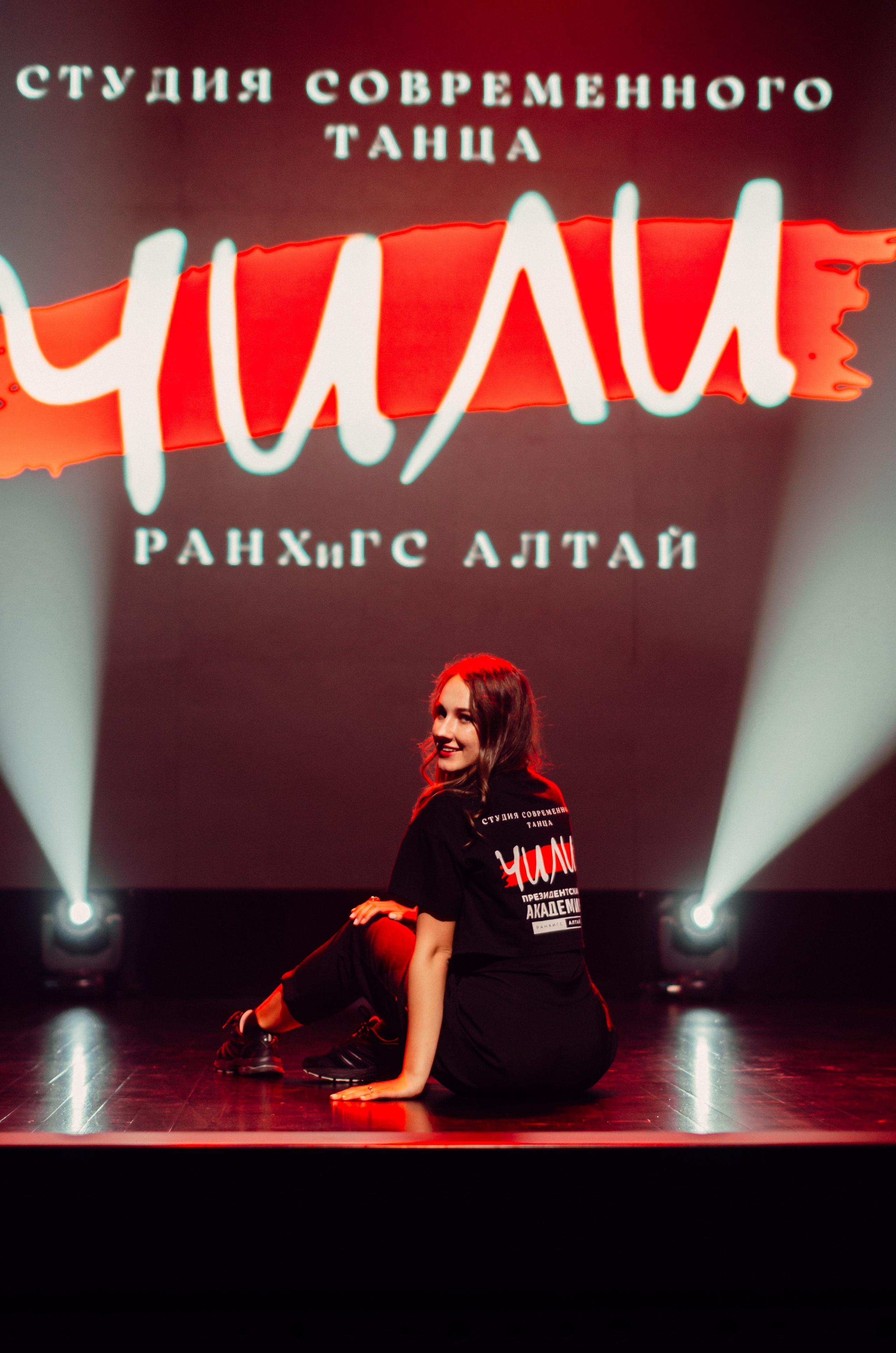 Групповая фотосъемка танцевального коллектива. Денисова Аля — фотограф для парных съемок и индивидуальных историй в Барнауле