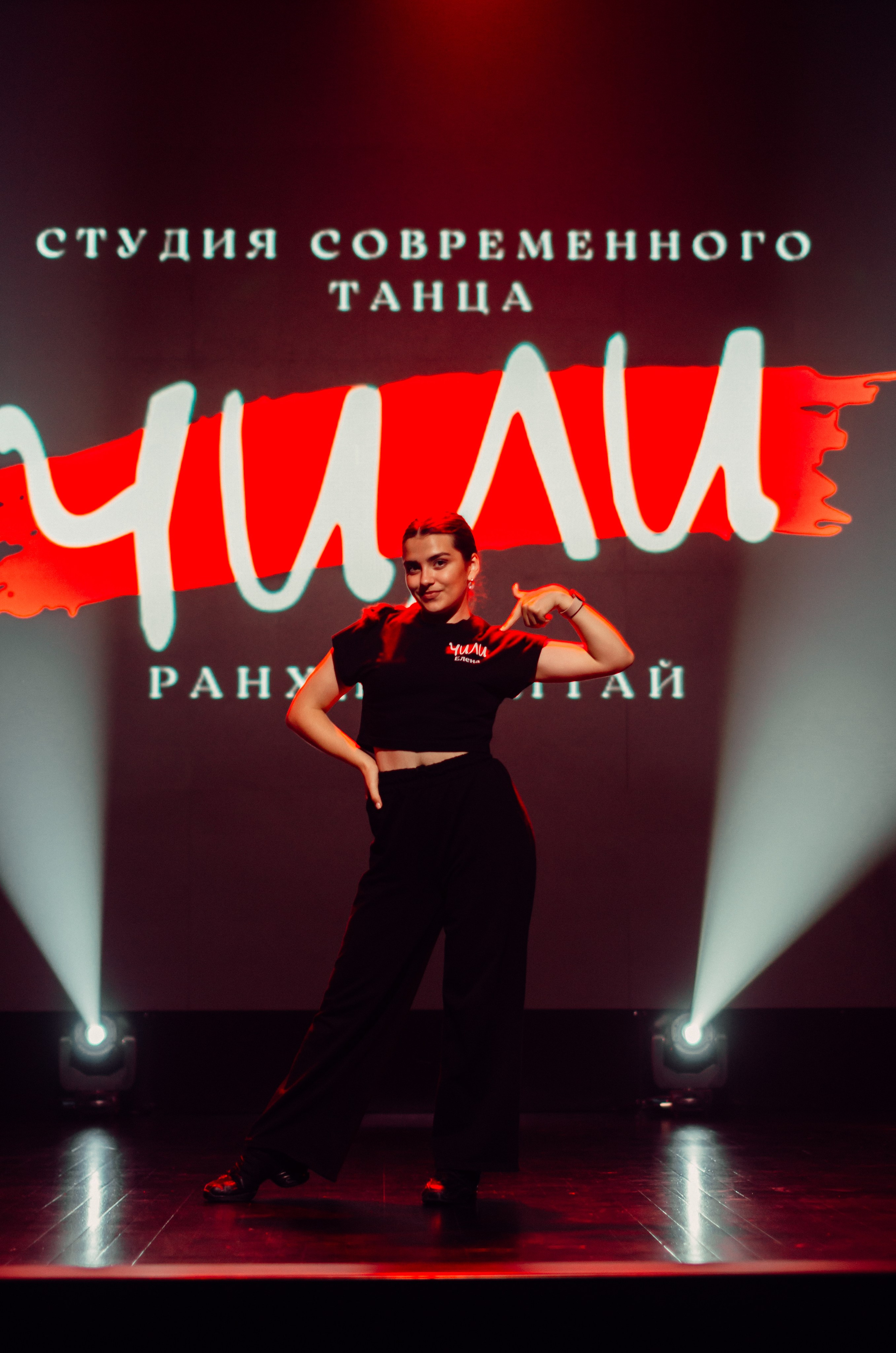 Групповая фотосъемка танцевального коллектива. Денисова Аля — фотограф для парных съемок и индивидуальных историй в Барнауле