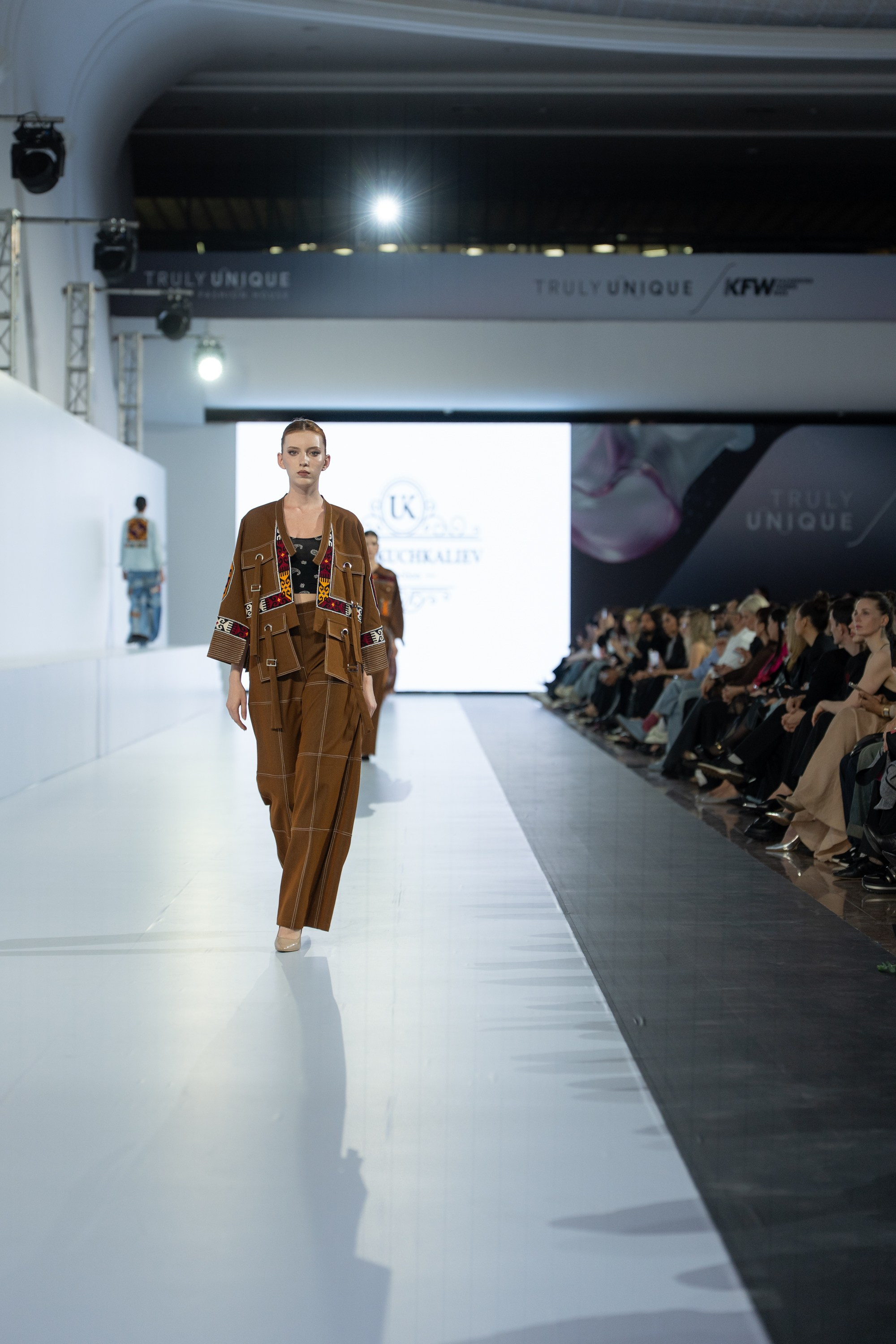 Umed Kuchkaliev. Сайт Алматинского НЮ АРТ, будуар и фэшн фотографа Дениса Карпенко