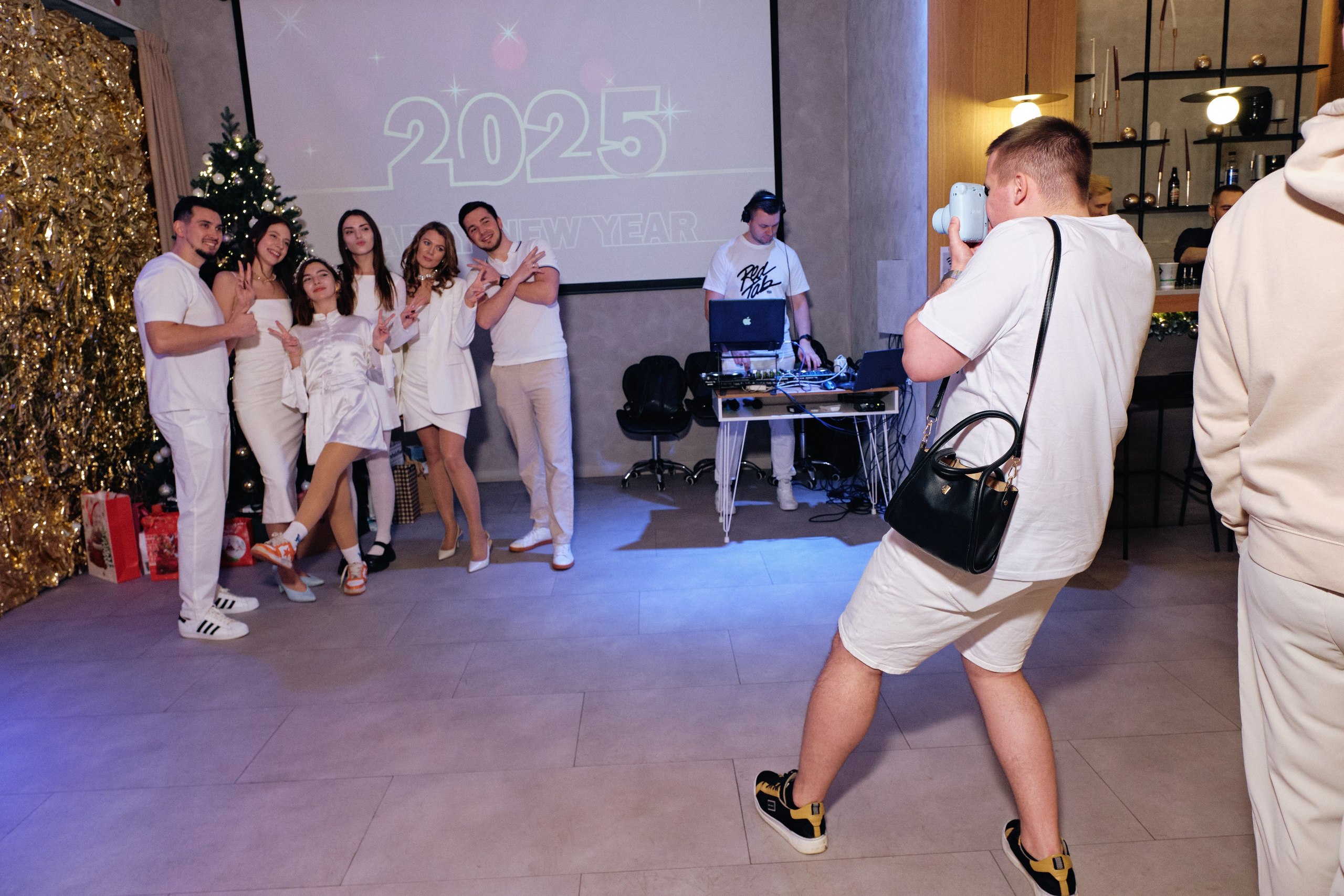 Корпоратив в белом компании Pride group. Семейные и свадебные фотосессии в СПб, в студии, на улице, на природе