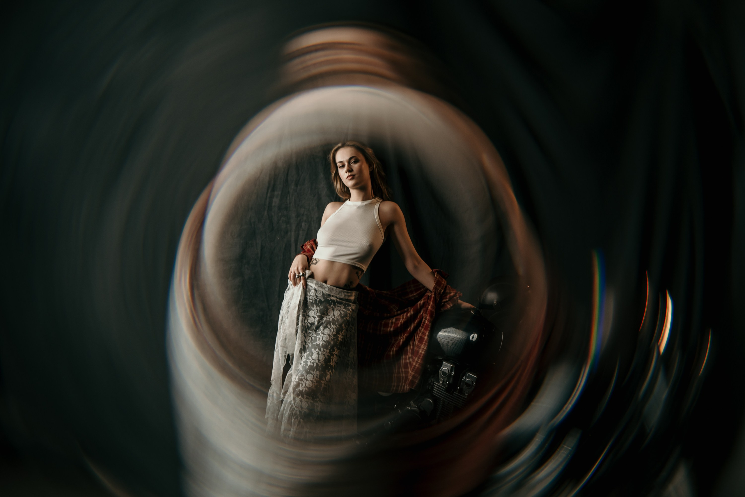 Фотосессия с мотоциклом в студии в Санкт-Петербурге. Свадебный, семейный, портретный, репортажный фотограф в Санкт-Петербурге