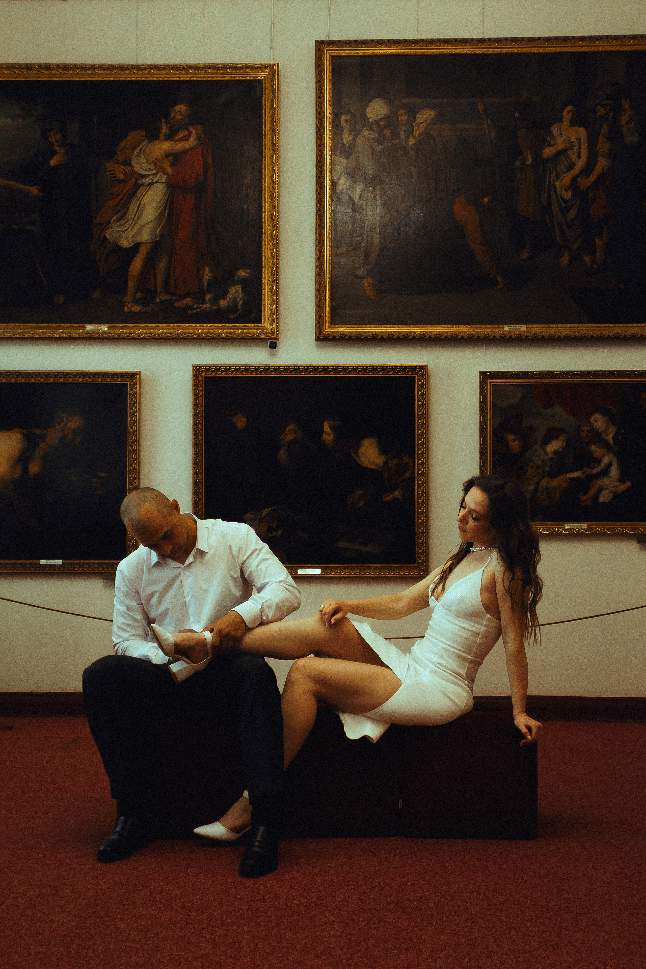 Денис и Евгения (съёмка в Художественной галерее). Фотограф в Крыму | Виктория Нотевская