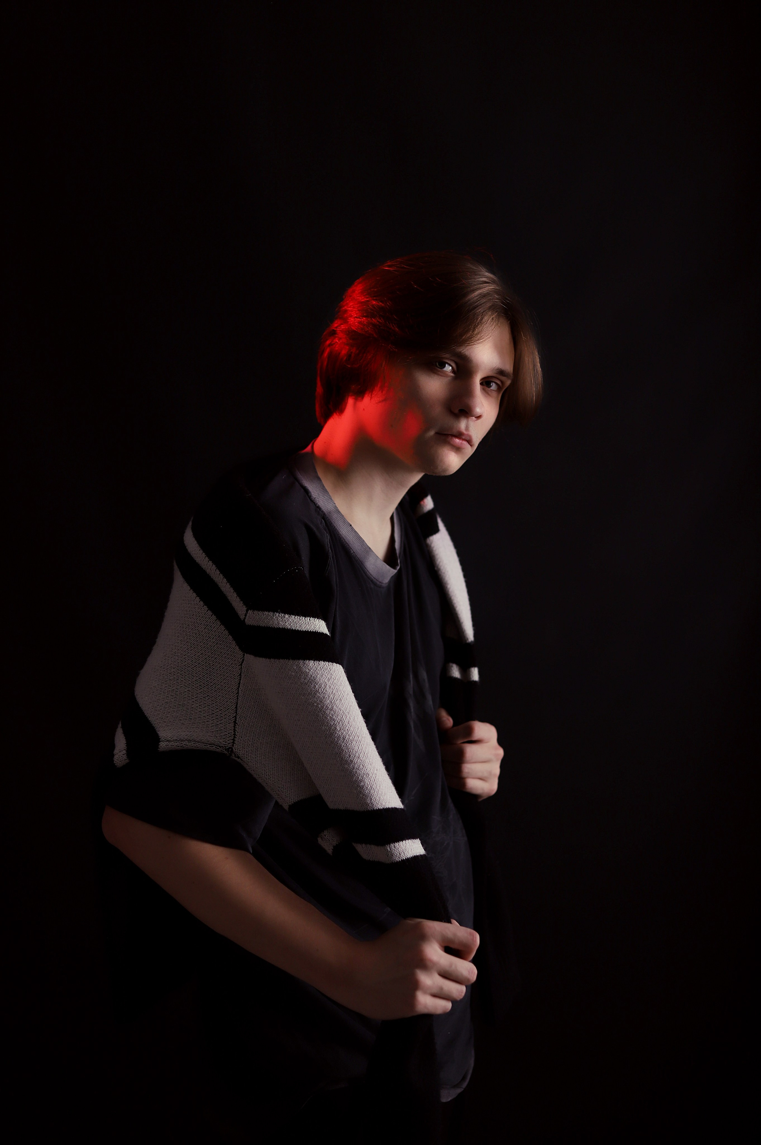 Мужская съемка в студии. Черный фон. Фотограф Кравченко Юлия. Энгельс