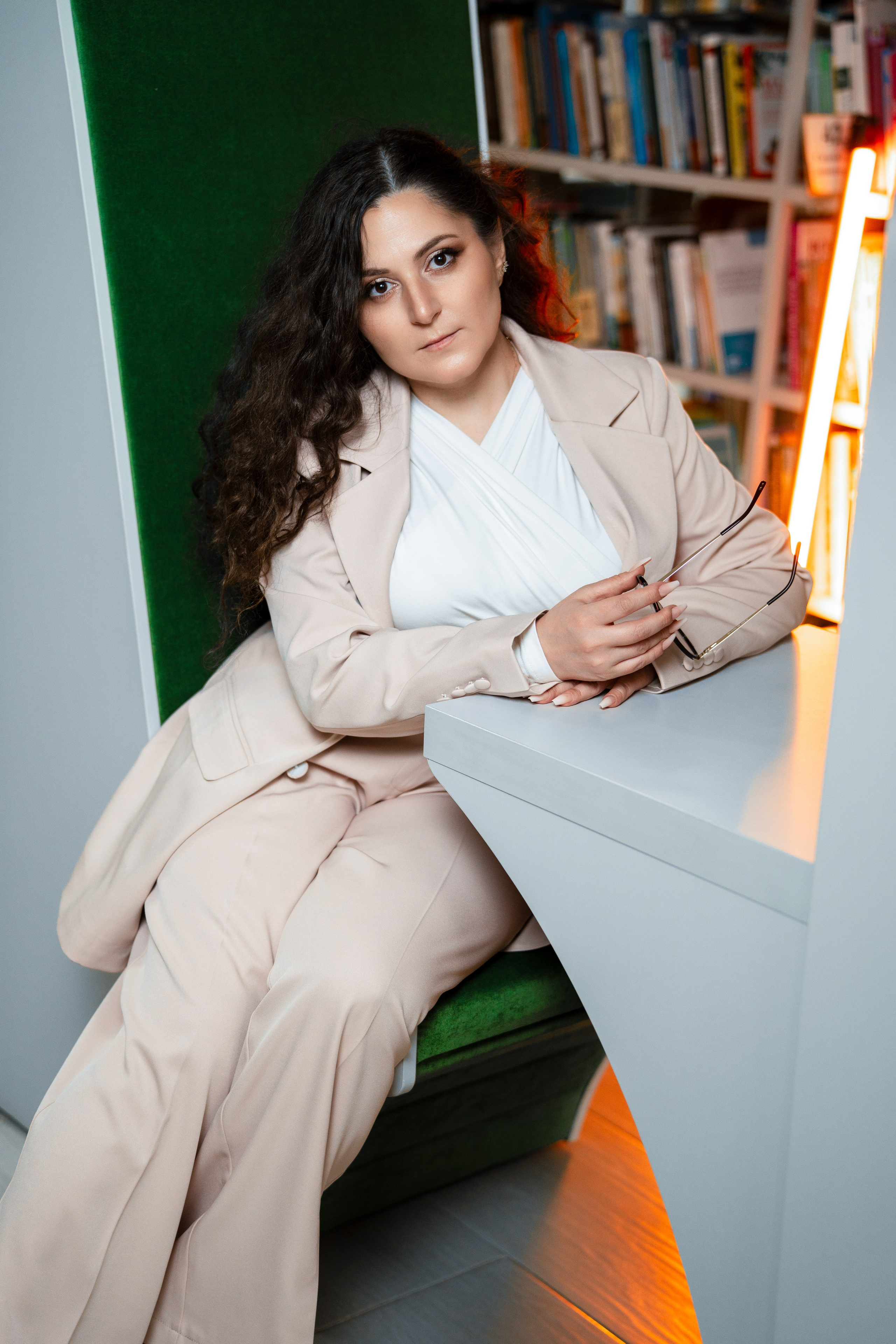 Фотосессия для Лианы в библиотеке. Фотограф в городе Владимир