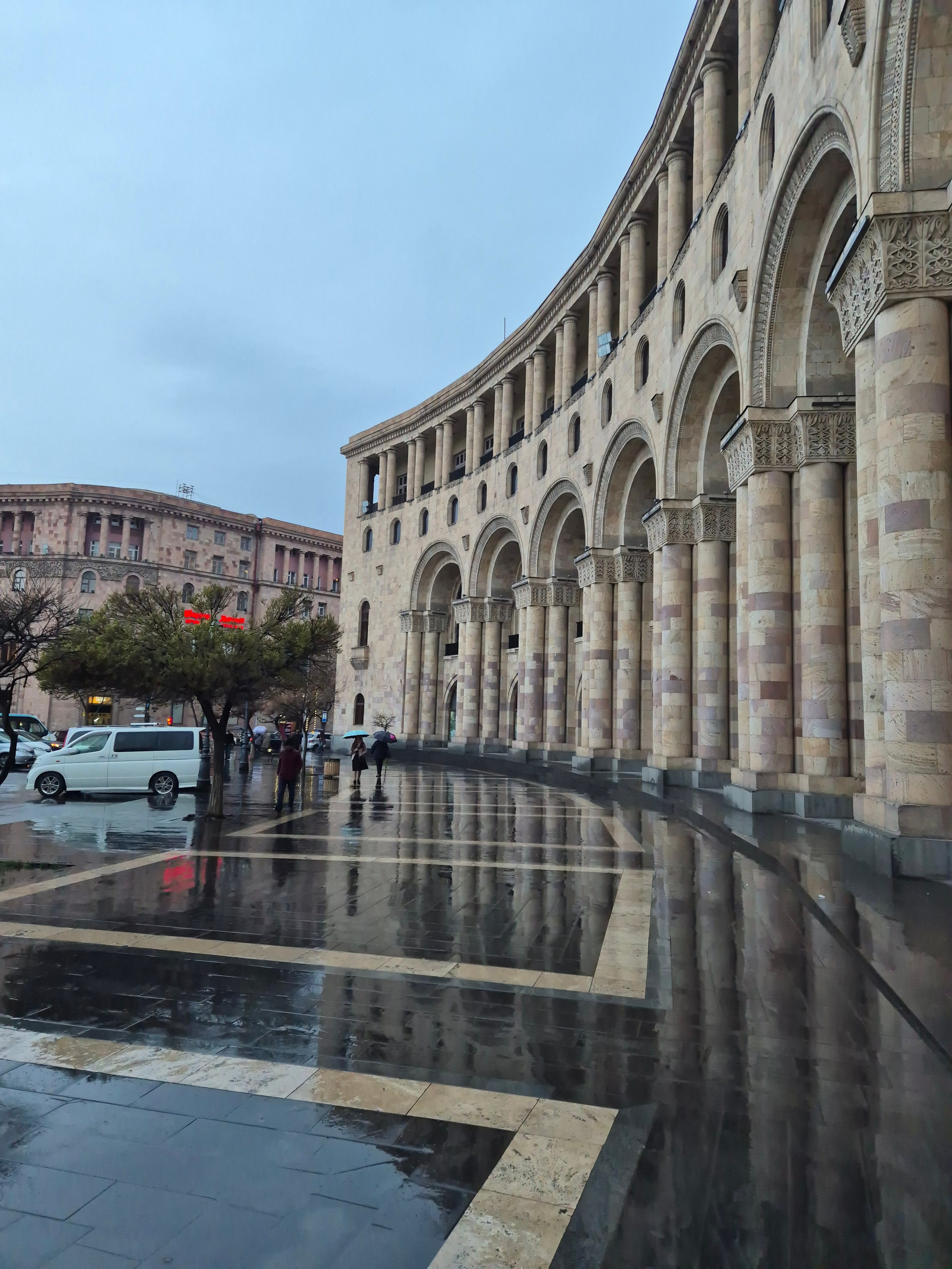 В Ереване тоже дождик