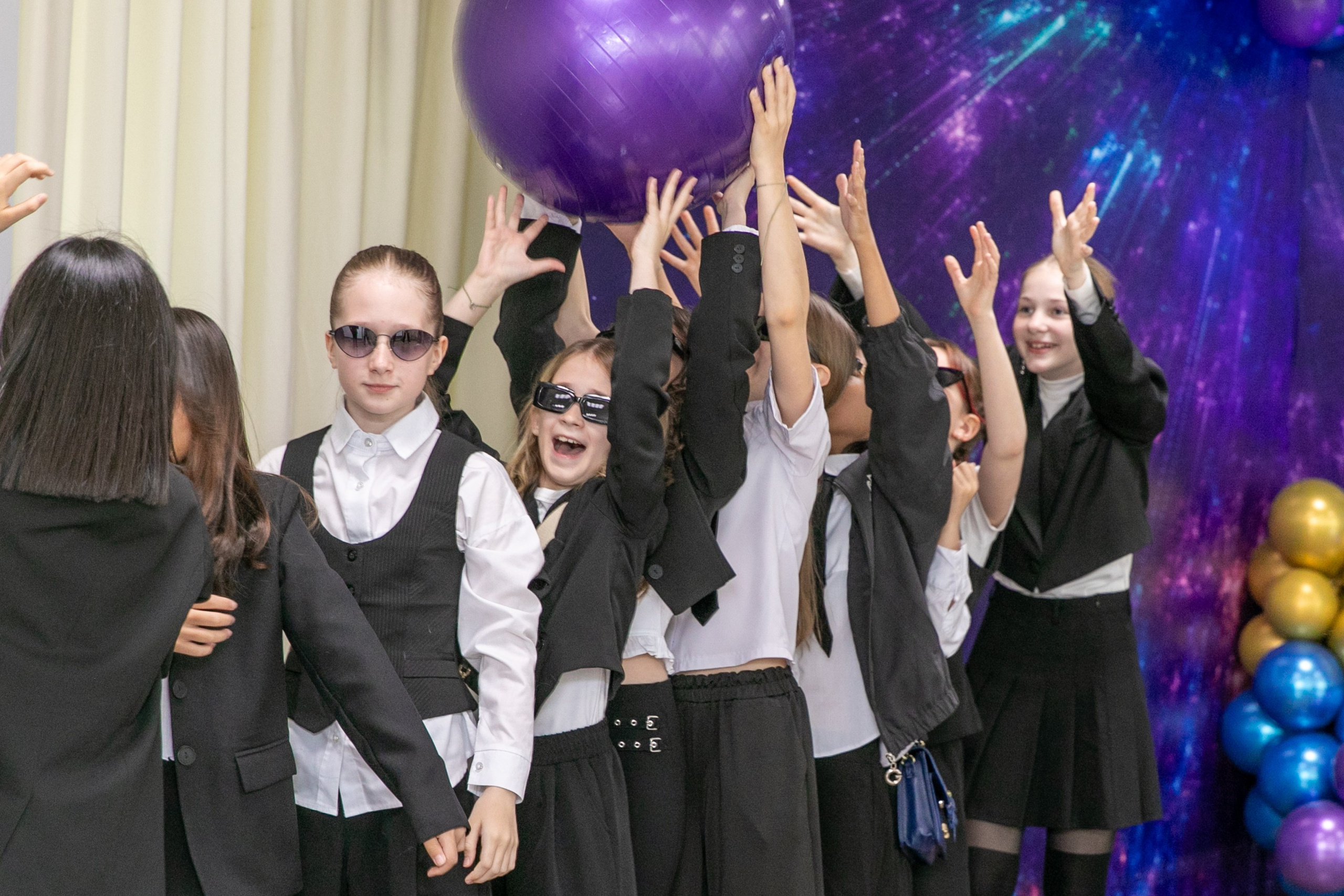 Выпускной 4 класс Гимназия 3 2025. Школьный и детский фотограф в Южно-Сахалинске Анастасия Лескова